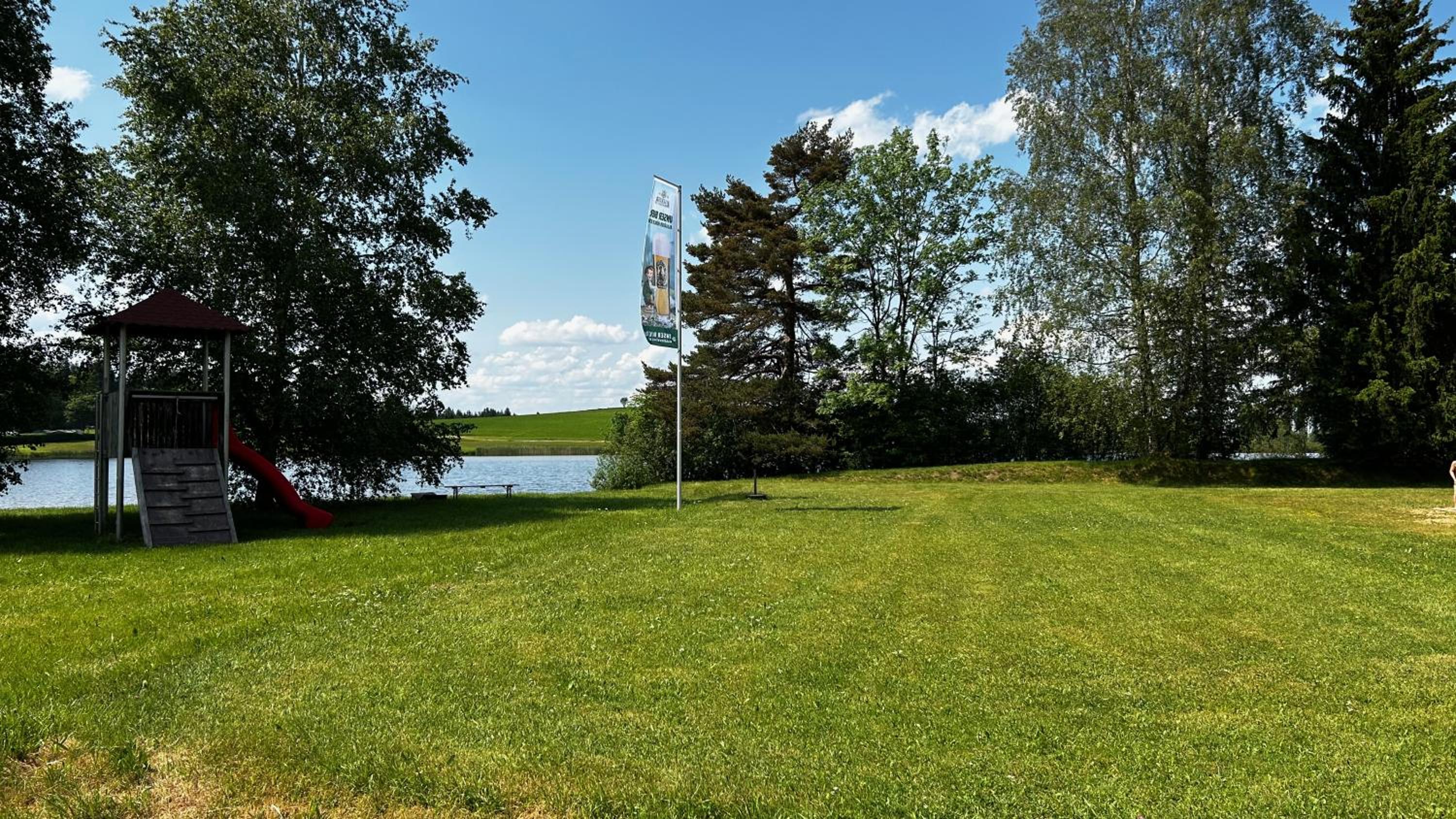 Direkt am See mit Bergblick