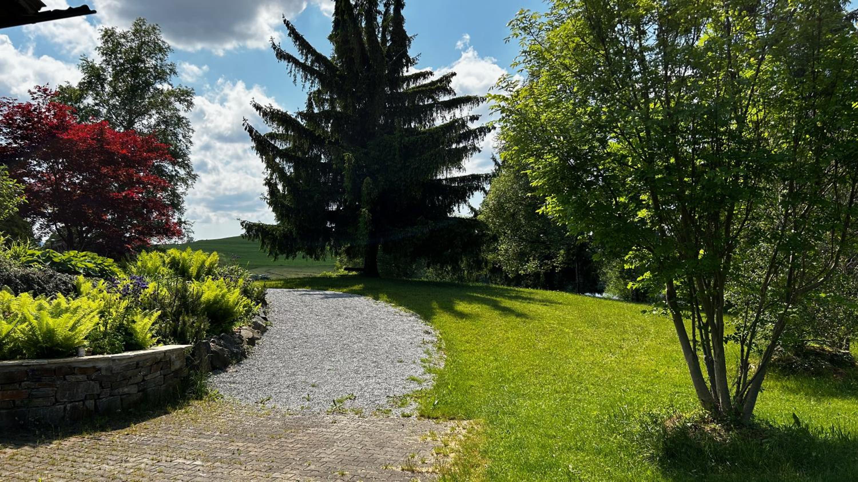 Direkt am See mit Bergblick