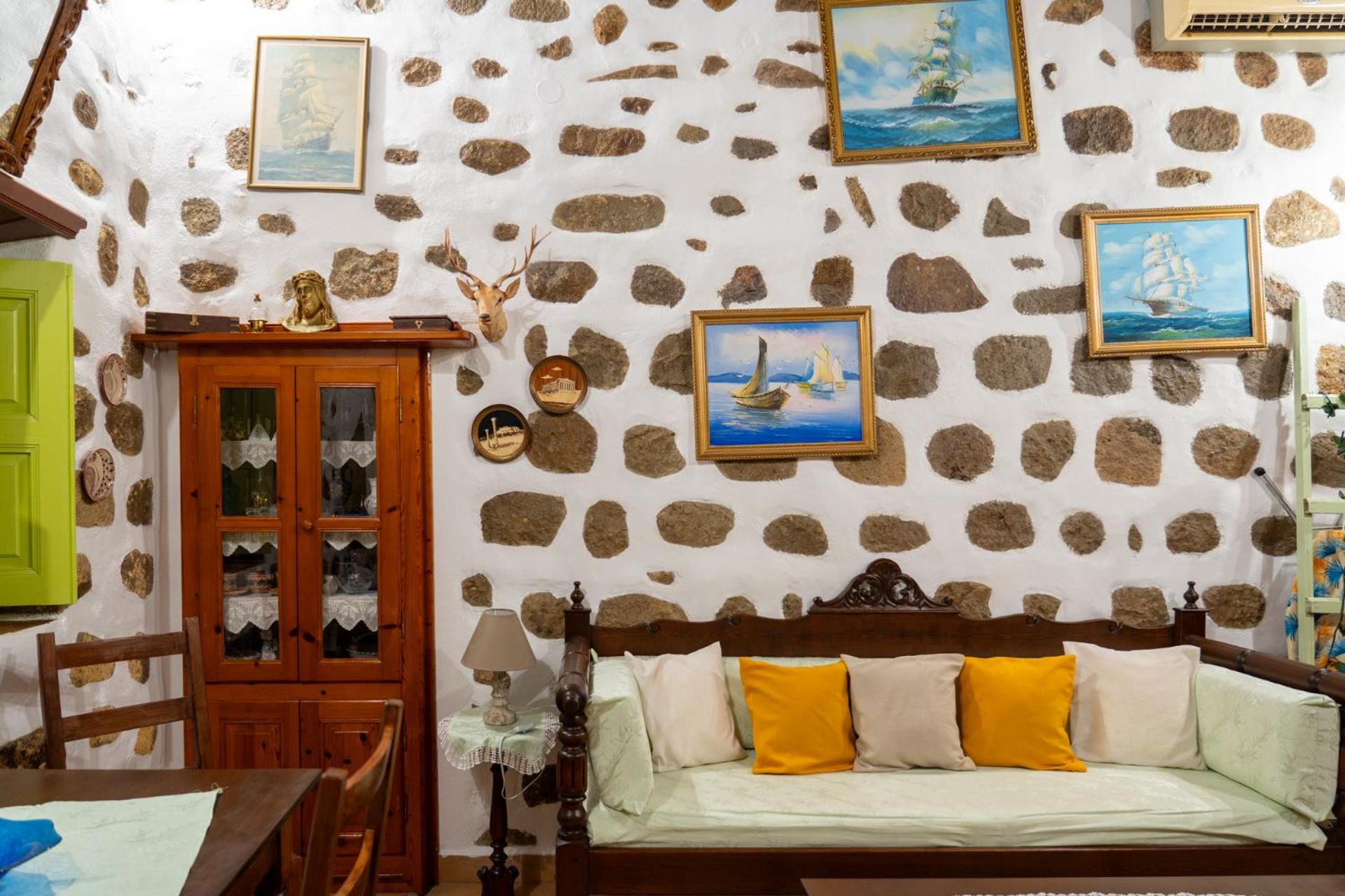 Vintage White House Patmos photo 4