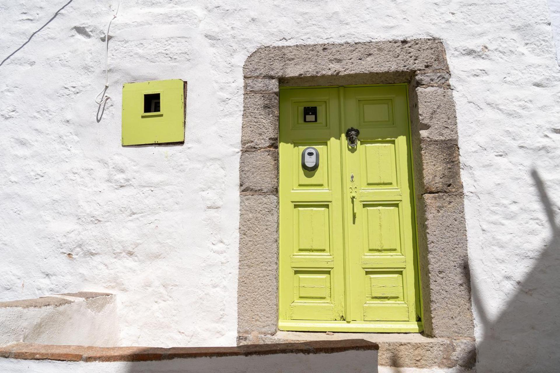 Vintage White House Patmos photo 2