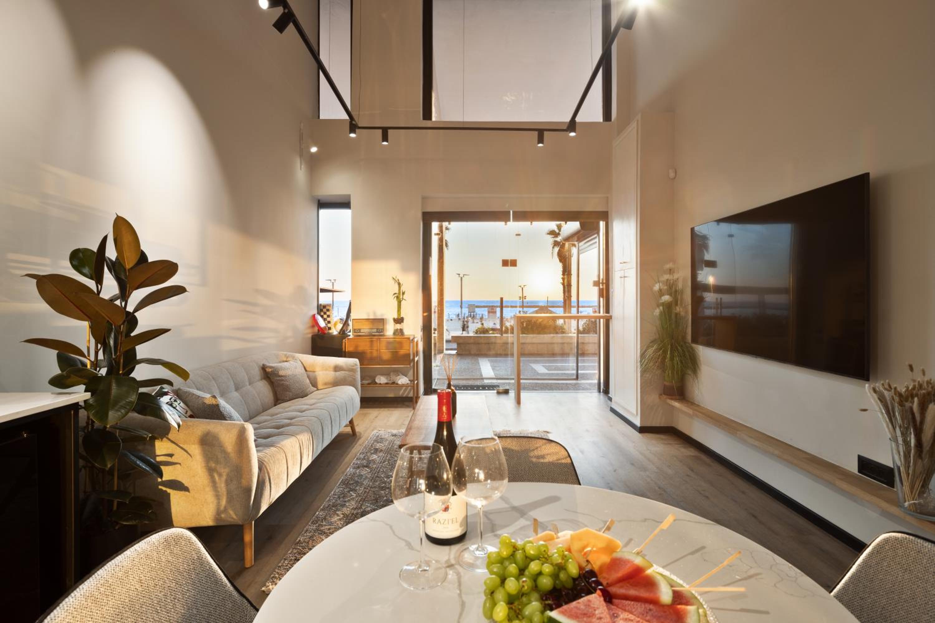 Samuel TLV - Geula Beach view 2