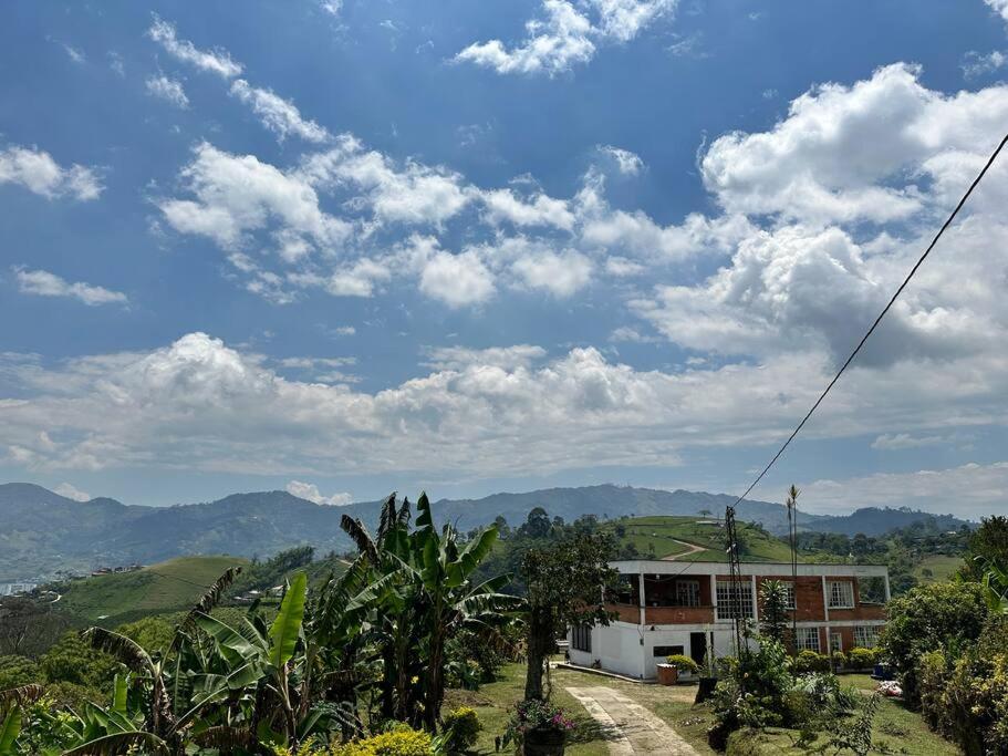 Villa Mercy, finca con jacuzzi cerca a Pereira