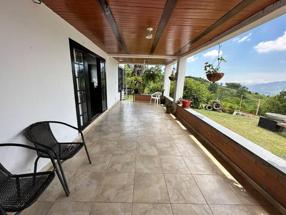 Villa Mercy, finca con jacuzzi cerca a Pereira