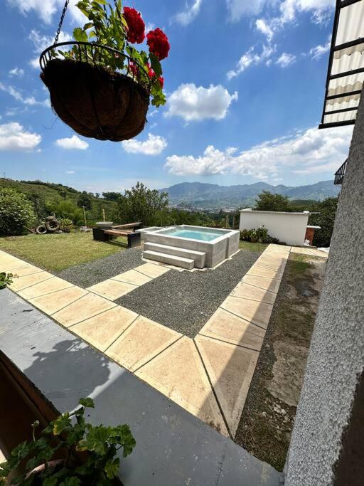 Villa Mercy, finca con jacuzzi cerca a Pereira