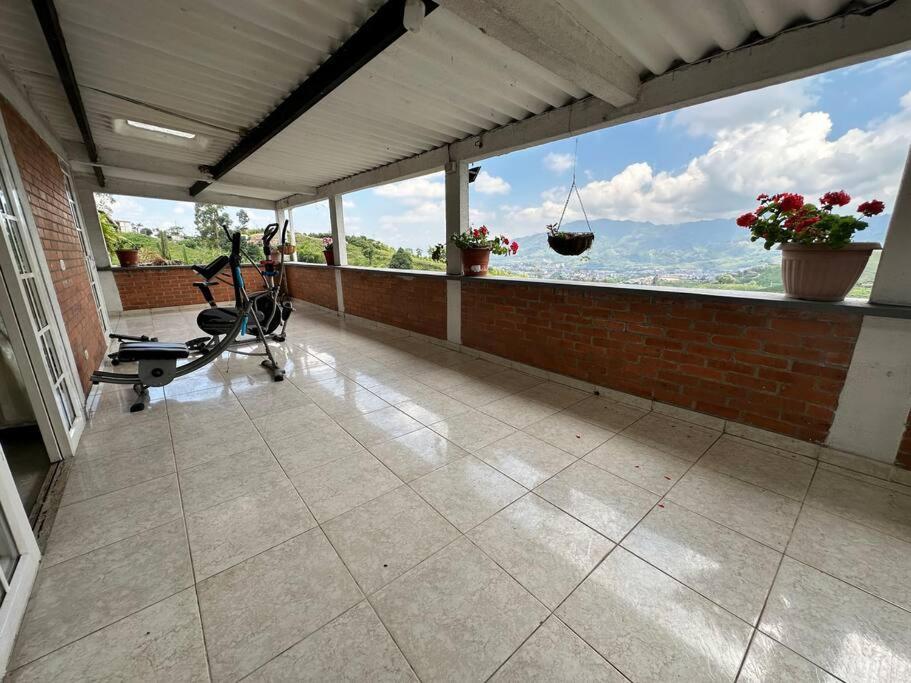Villa Mercy, finca con jacuzzi cerca a Pereira