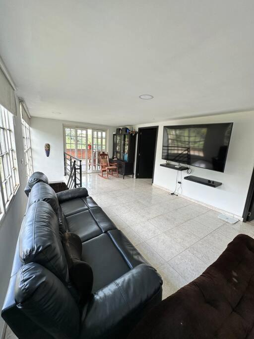 Villa Mercy, finca con jacuzzi cerca a Pereira
