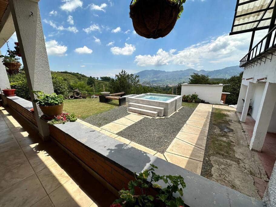 Villa Mercy, finca con jacuzzi cerca a Pereira