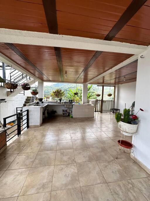 Villa Mercy, finca con jacuzzi cerca a Pereira