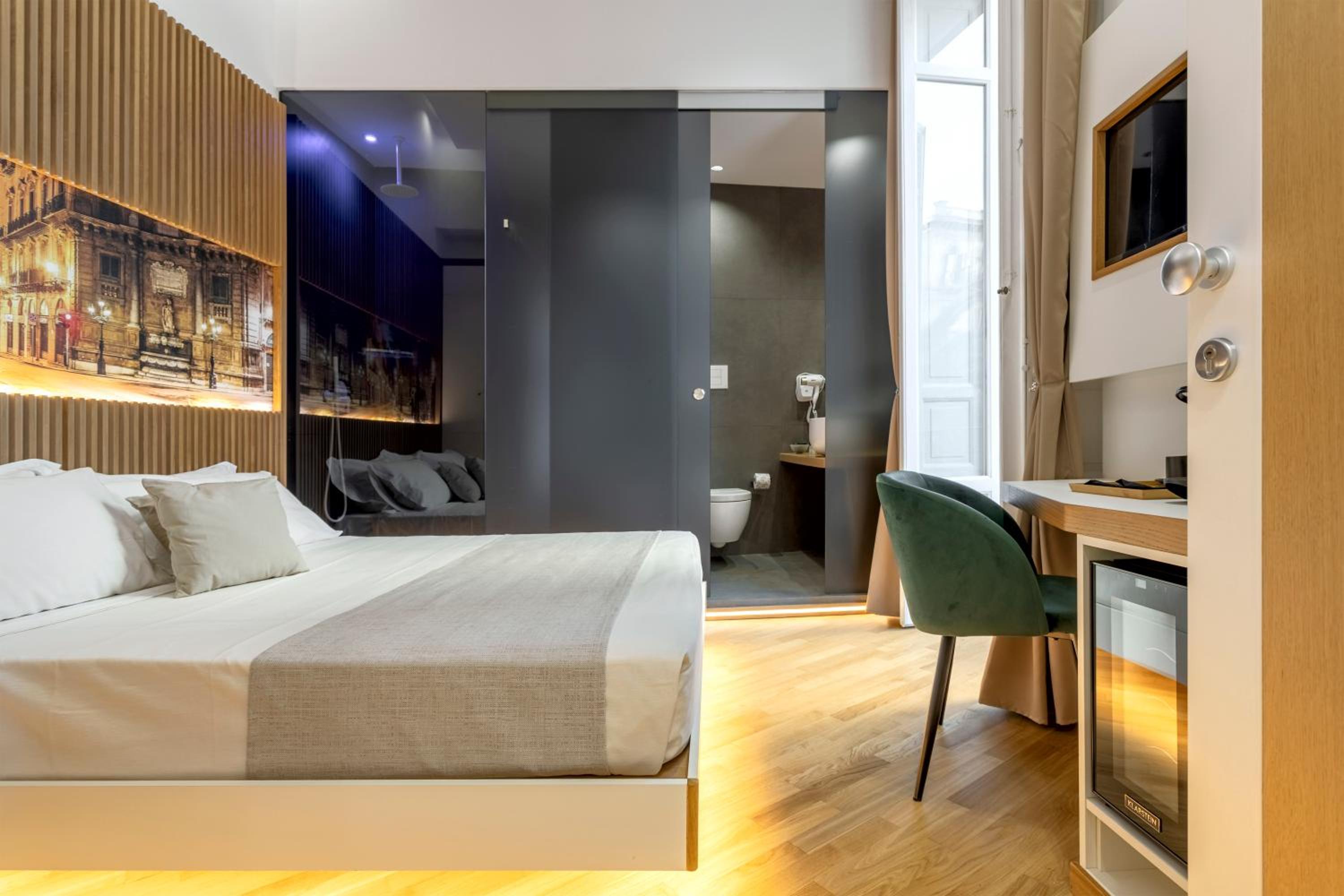 hotel room