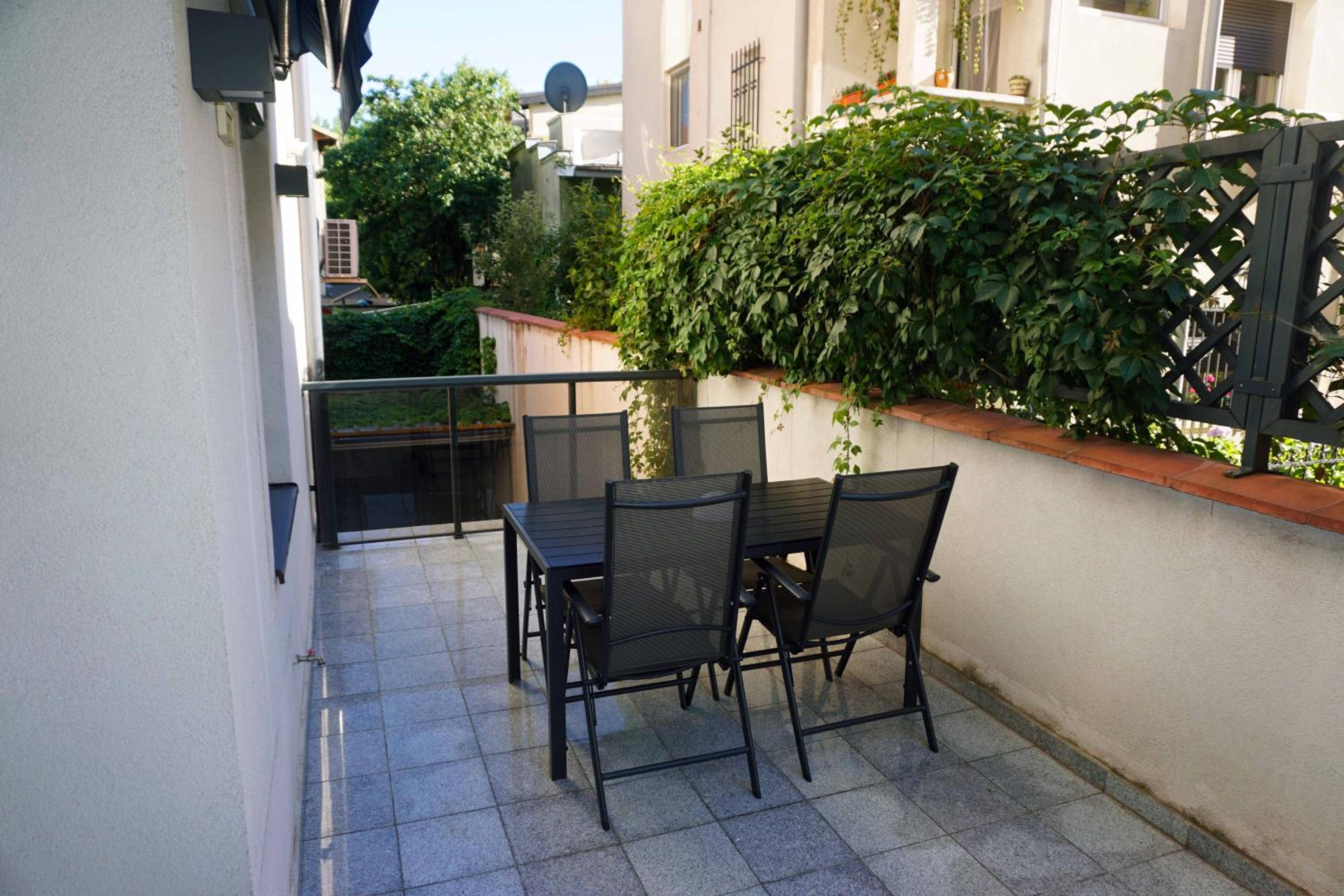 Luxury apartment by the park / Arch of Triumph view 2