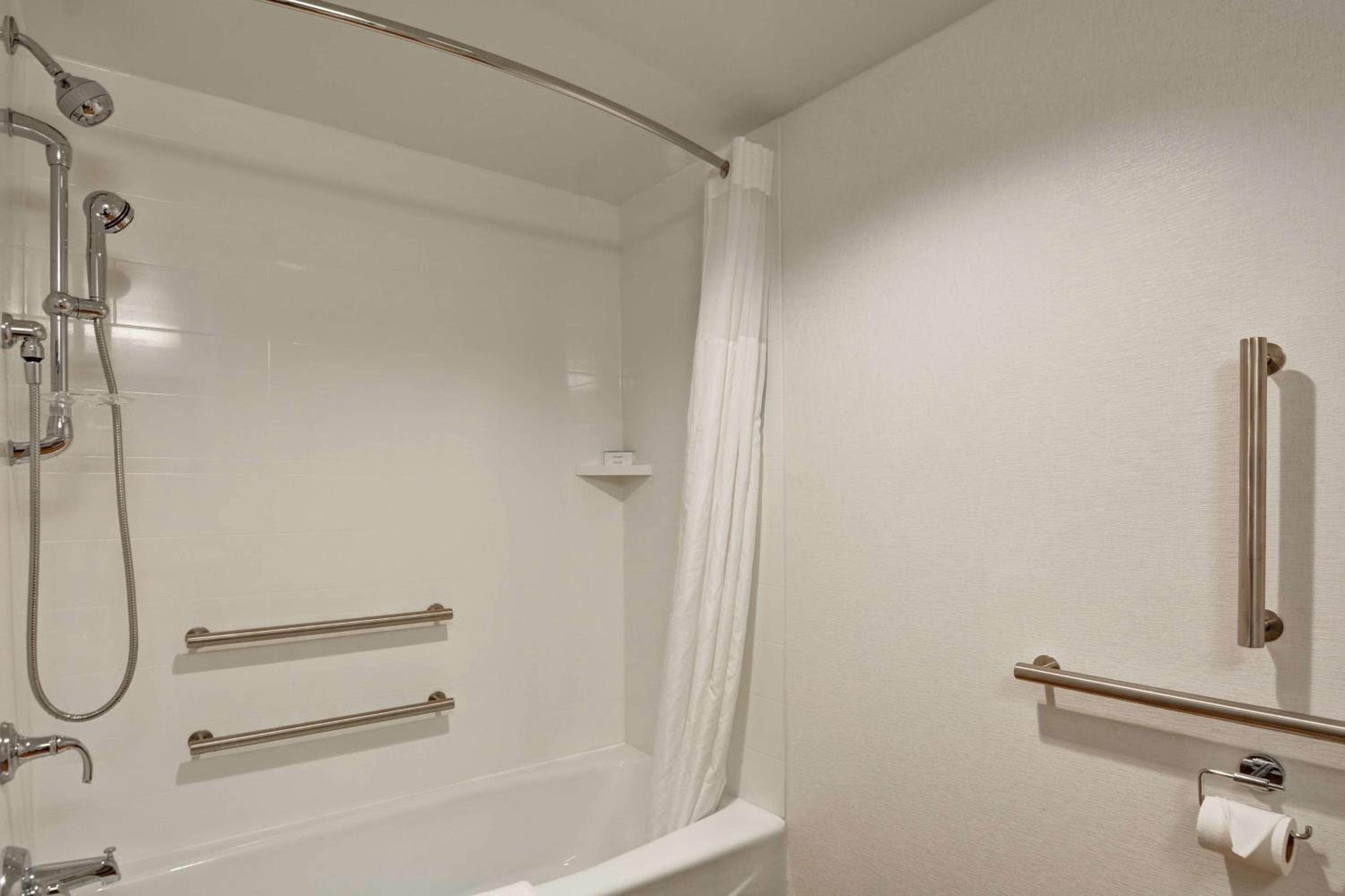 Milford Vacations - Hampton Inn by Hilton Milford - Property Image 2