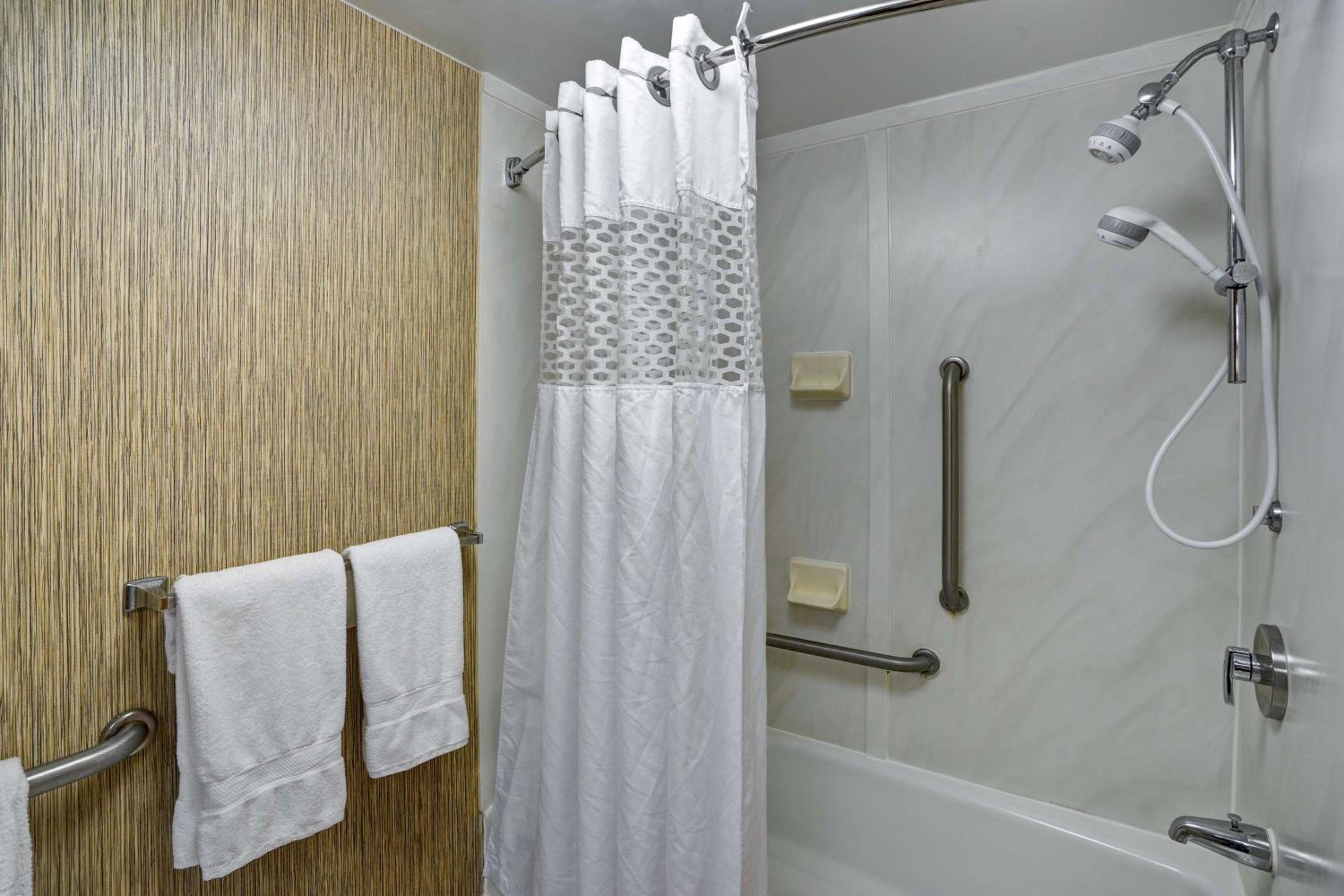 Milford Vacations - Hampton Inn by Hilton Milford - Property Image 1