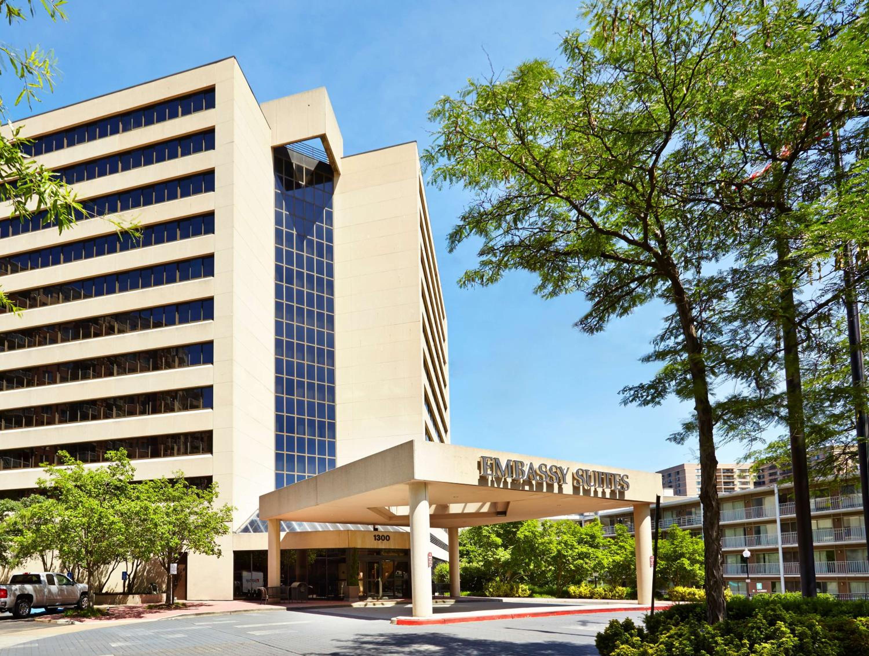 Hotel Embassy Suites by Hilton Crystal City National Airport