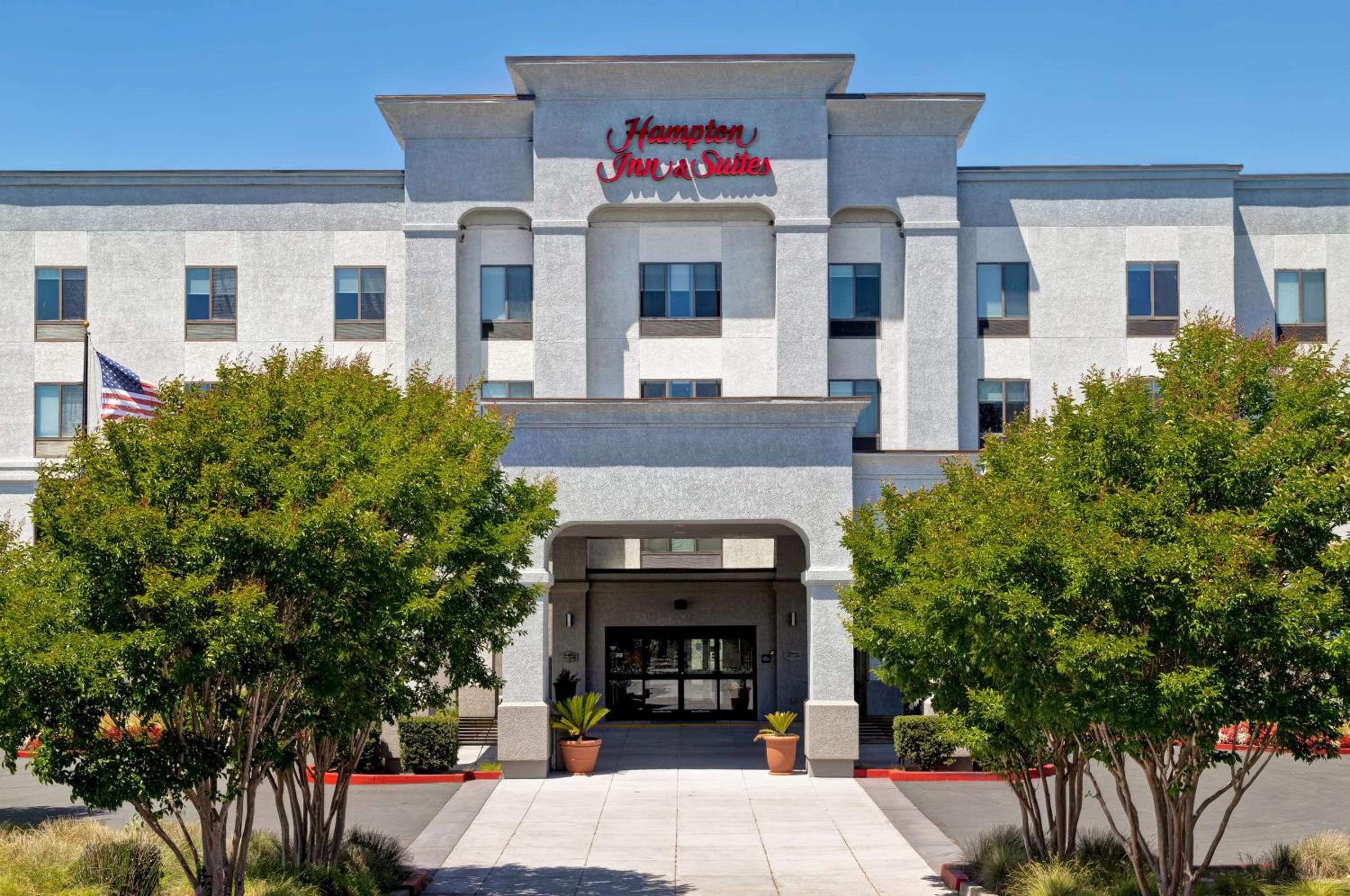 Rohnert Park Vacations - Hampton Inn  Suites Rohnert Park - Sonoma County - Property Image 1