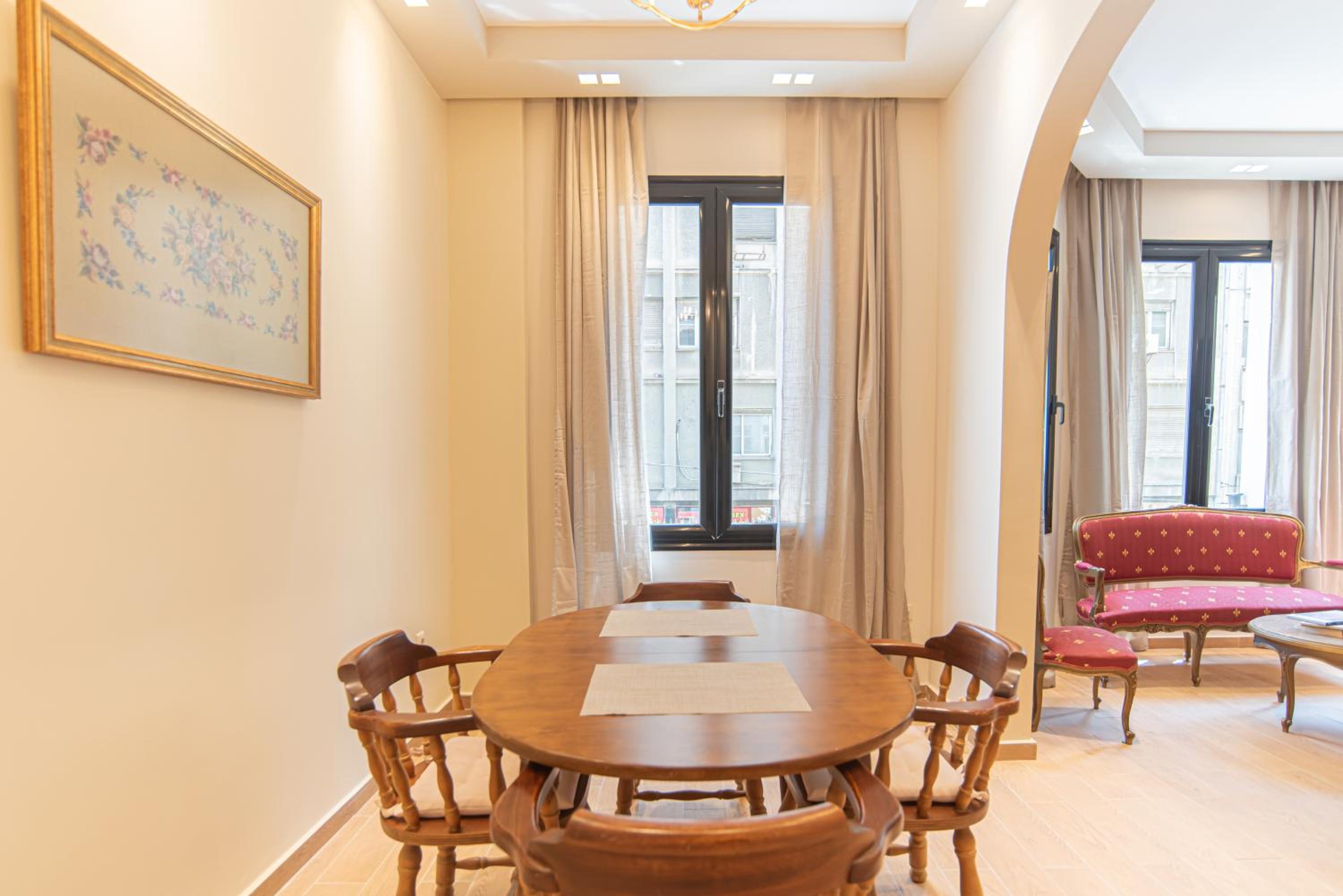 Luxury Central Apartment