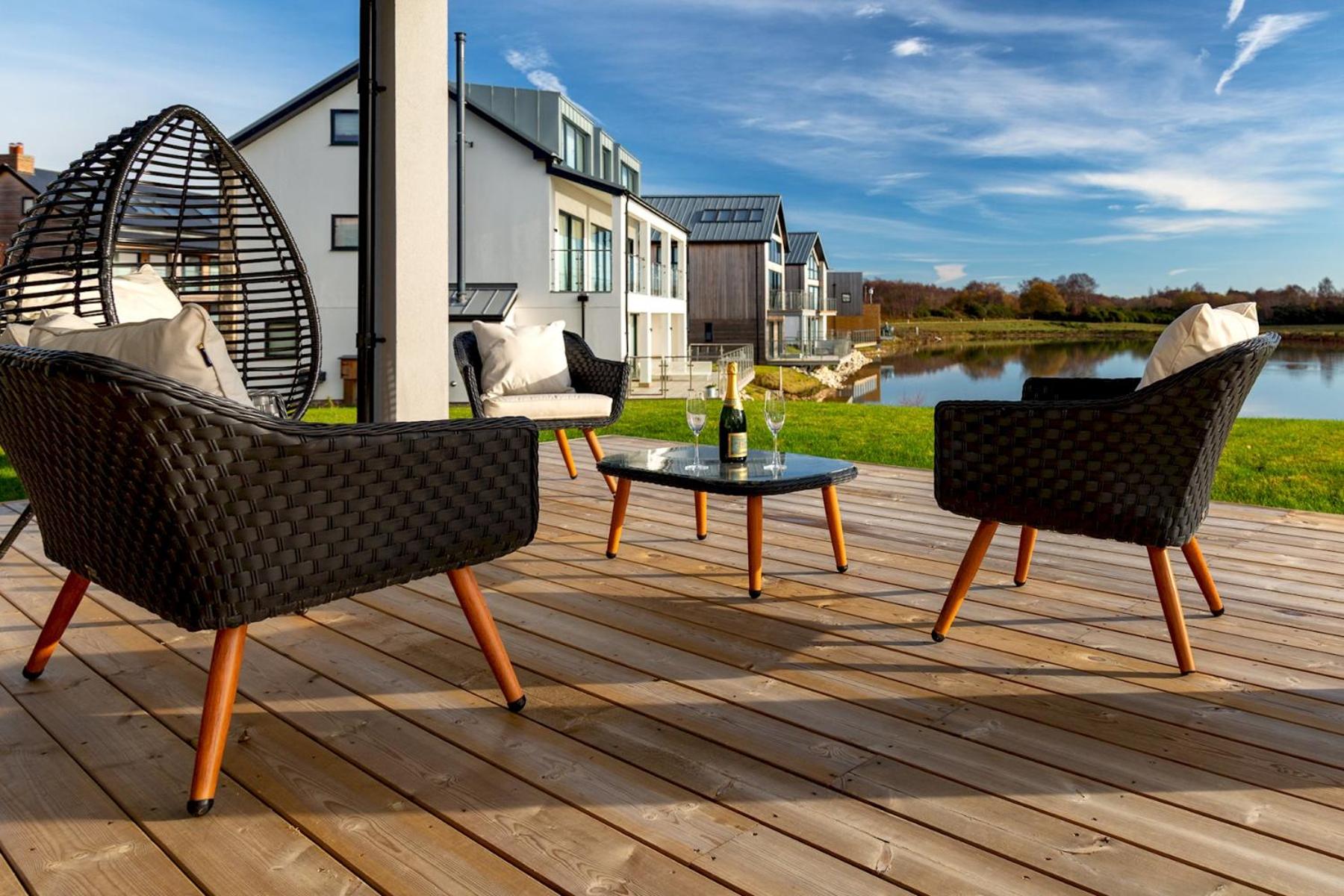 Lakeside property with spa access on a nature reserve Sandpiper BV13 view 3
