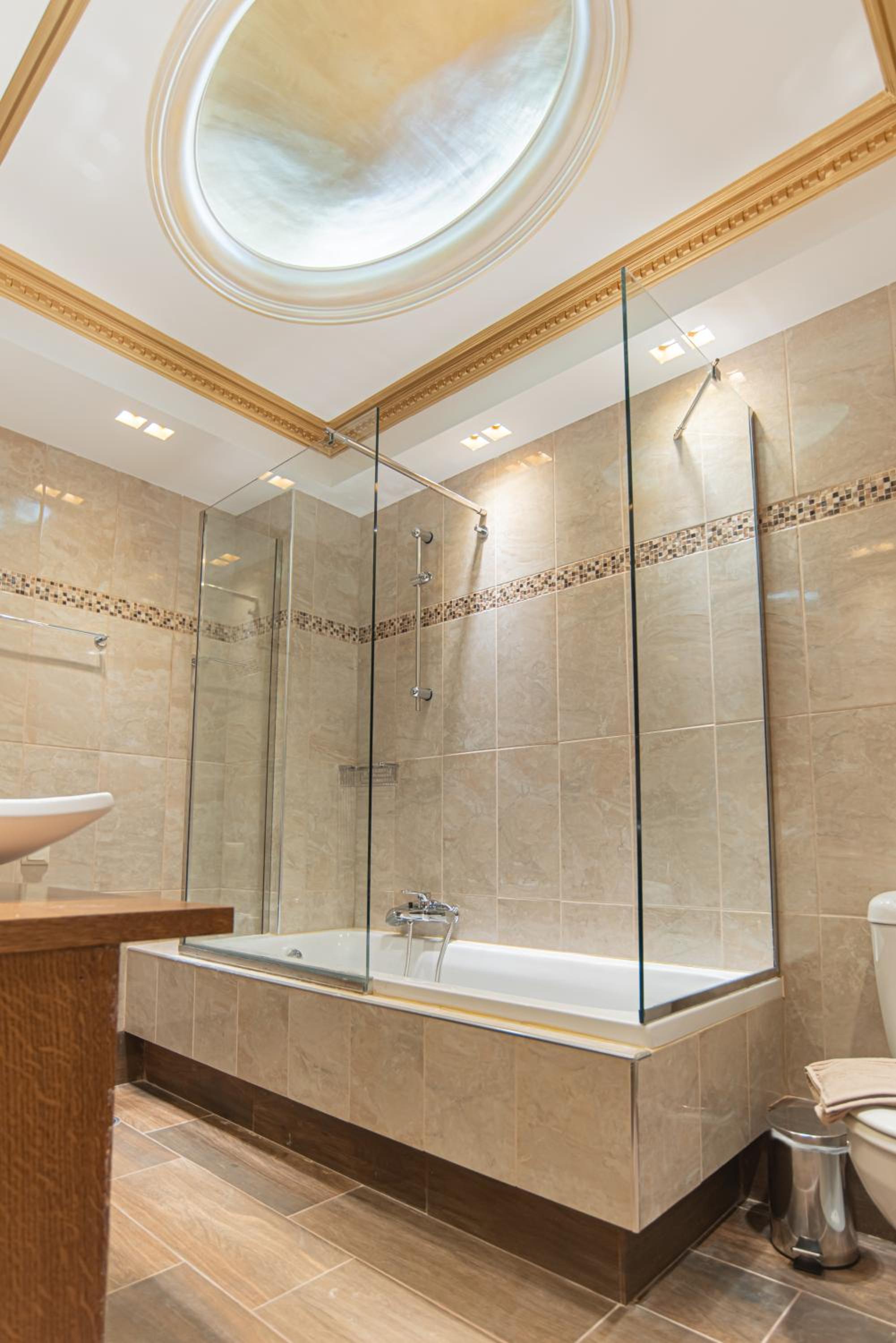 Luxury Central Apartment