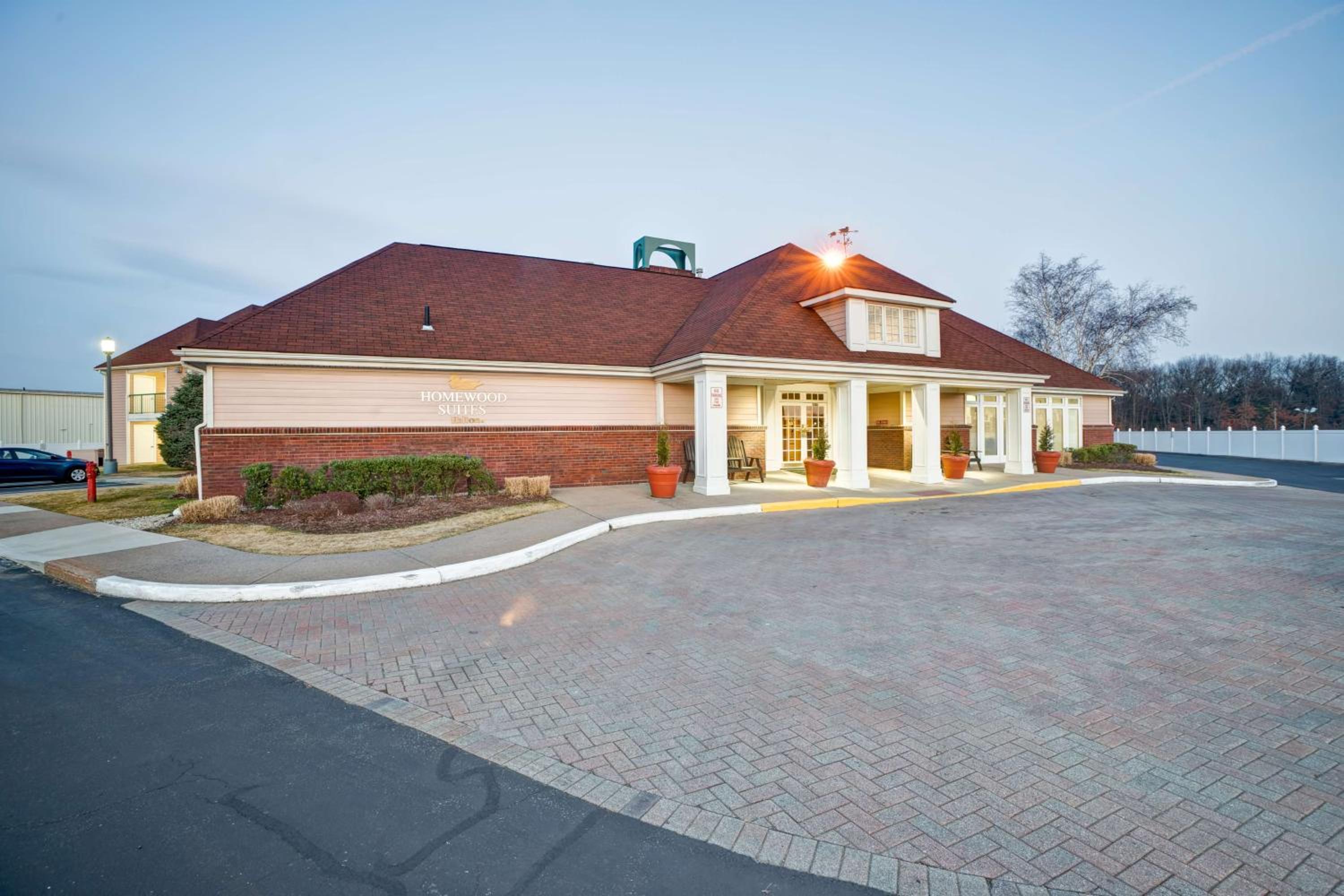 Hotel Homewood Suites by Hilton Windsor Locks Hartford - Image 1