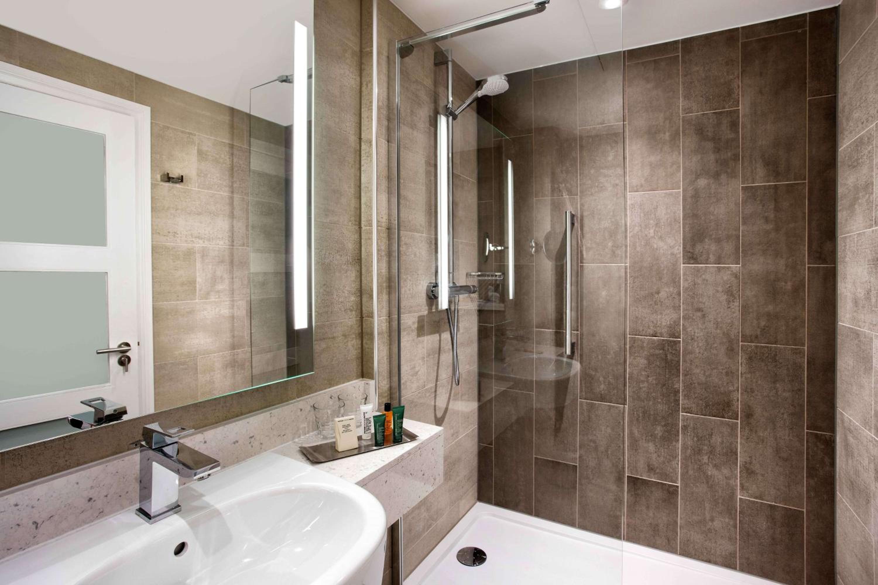 Hilton Edinburgh Carlton-2