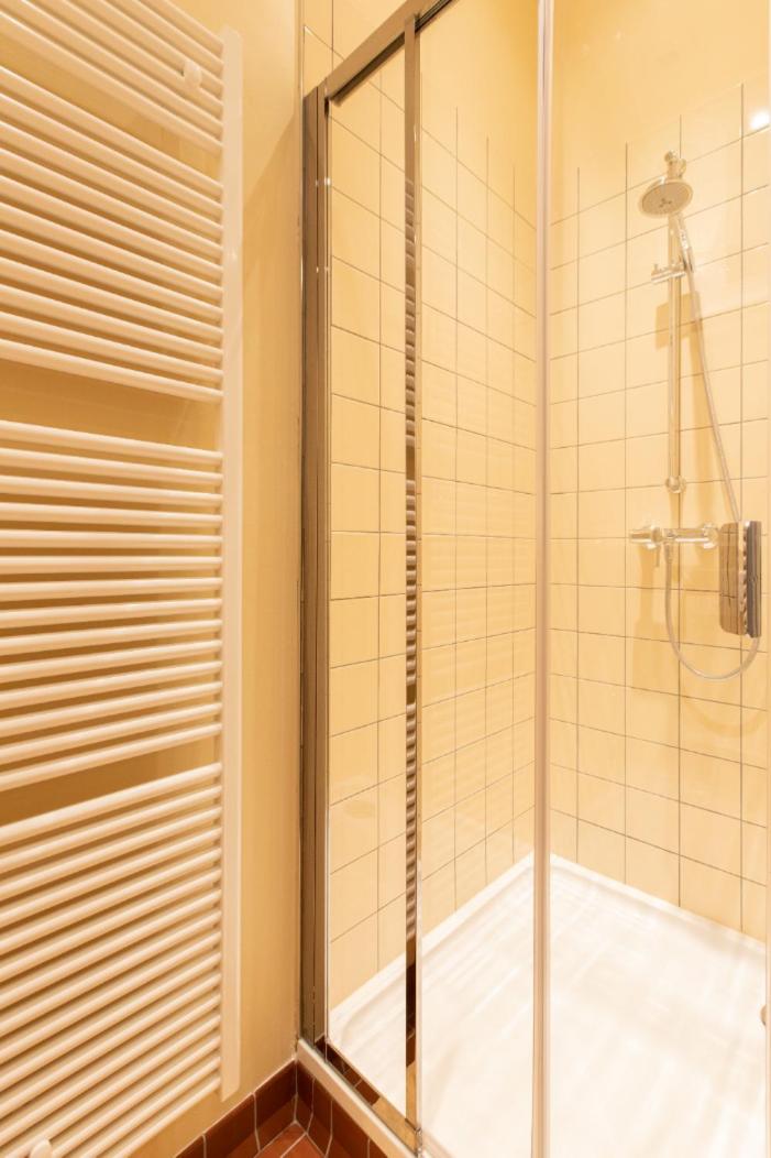 Pauline Loveling apartment with quiet garden and 2 bathrooms