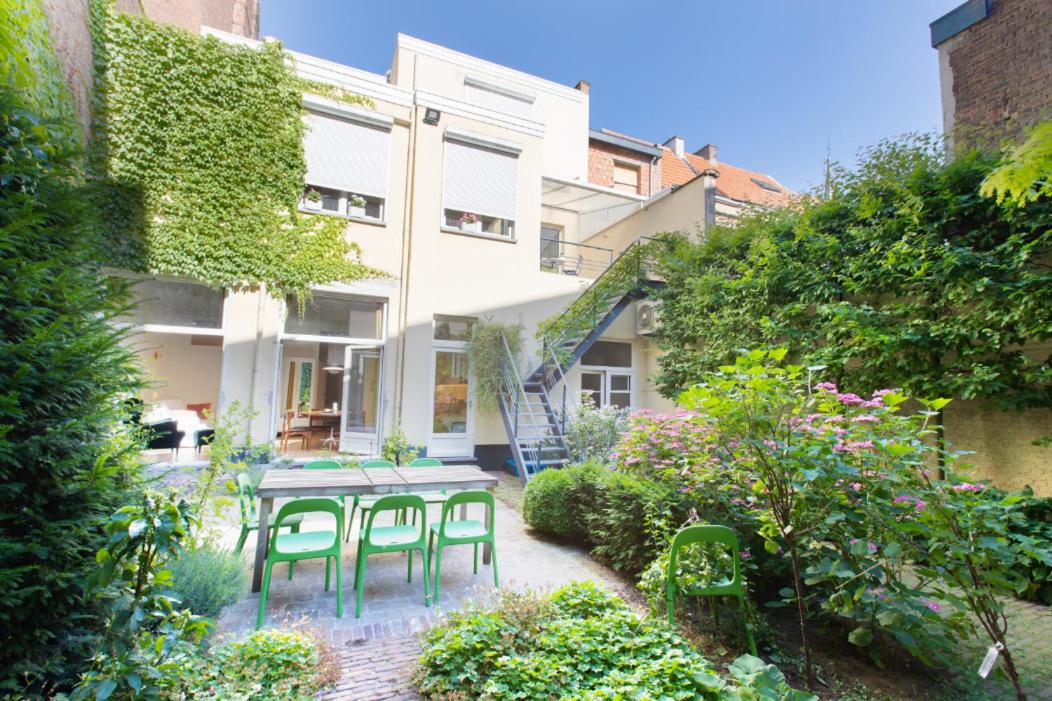 Pauline Loveling apartment with quiet garden and 2 bathrooms