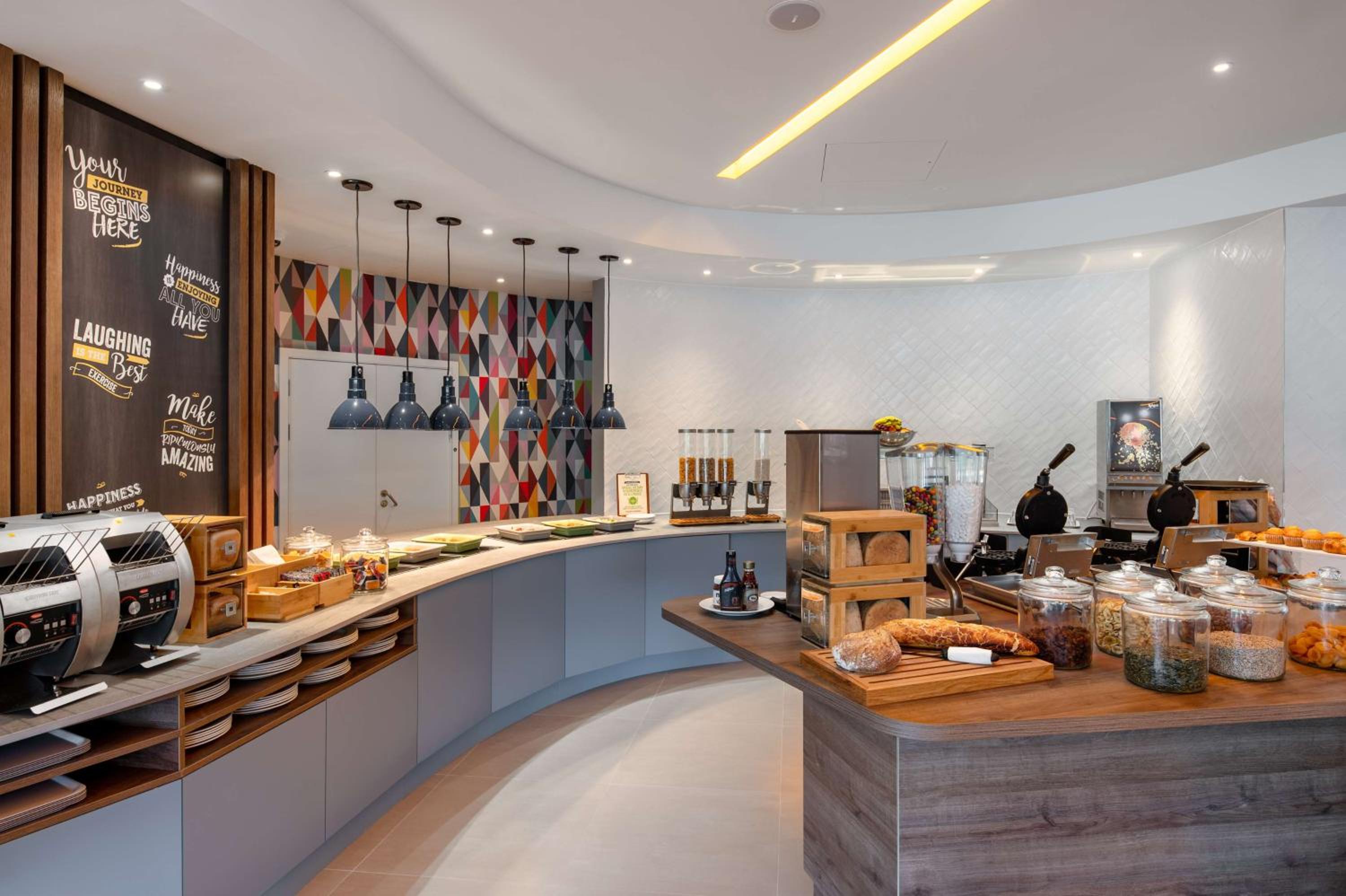 High Wycombe Vacations - Hampton by Hilton High Wycombe - Property Image 5