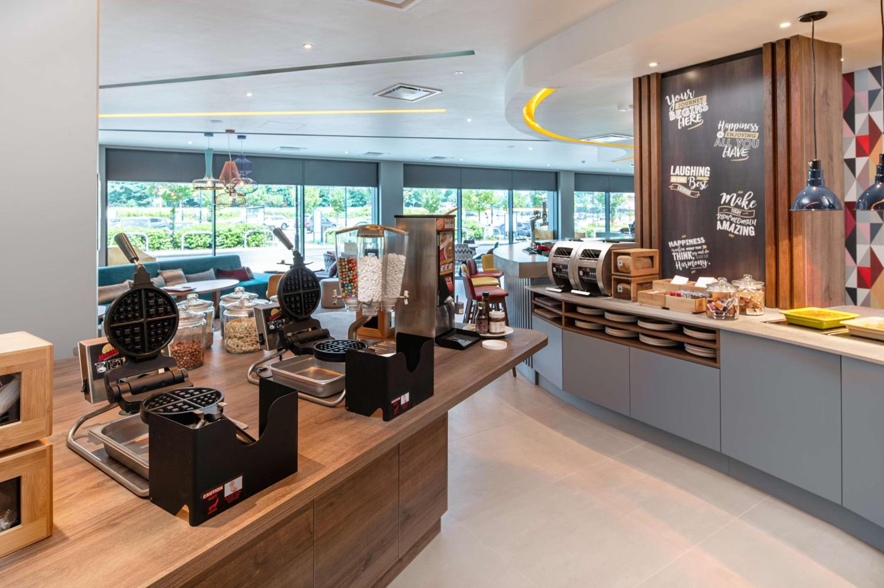 High Wycombe Vacations - Hampton by Hilton High Wycombe - Property Image 6