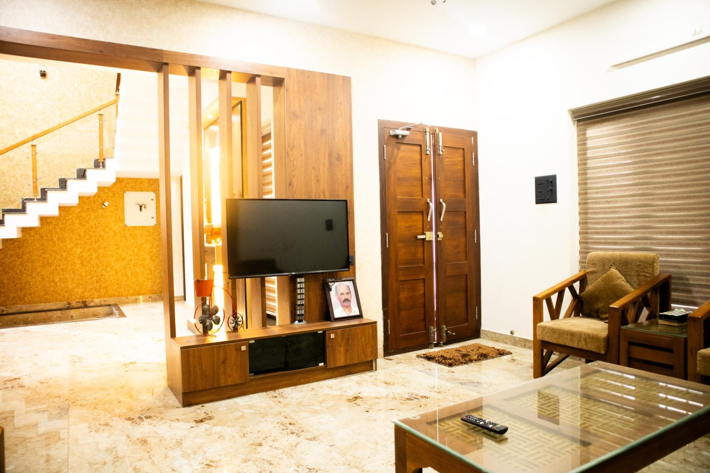 JP Haven - Luxurious 4 AC Bedroom Villa, Ernakulam view 5
