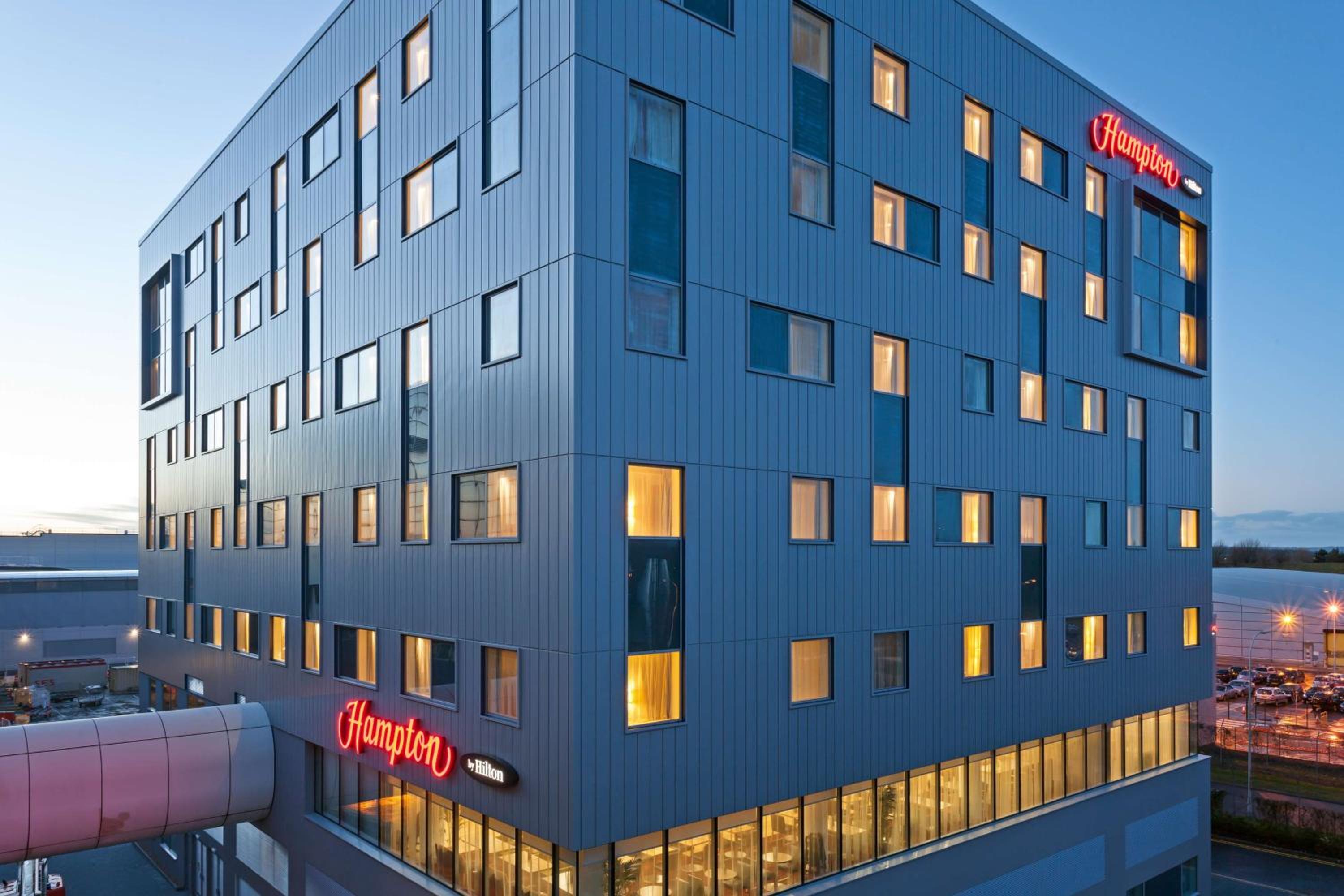 Horley Vacations - Hampton by Hilton London Gatwick Airport - Property Image 1