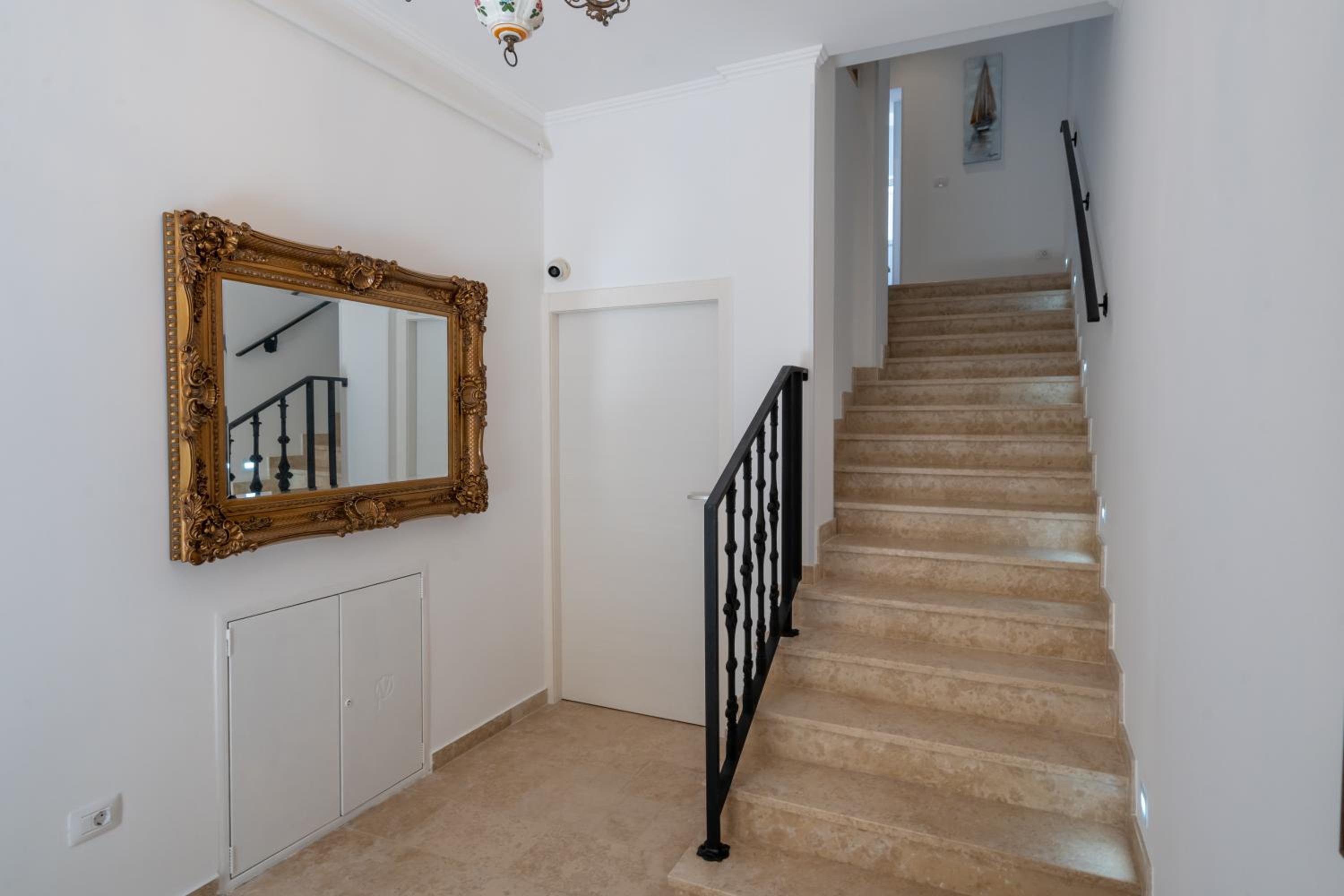 AAA Apartments & Rooms with free private parking view 3