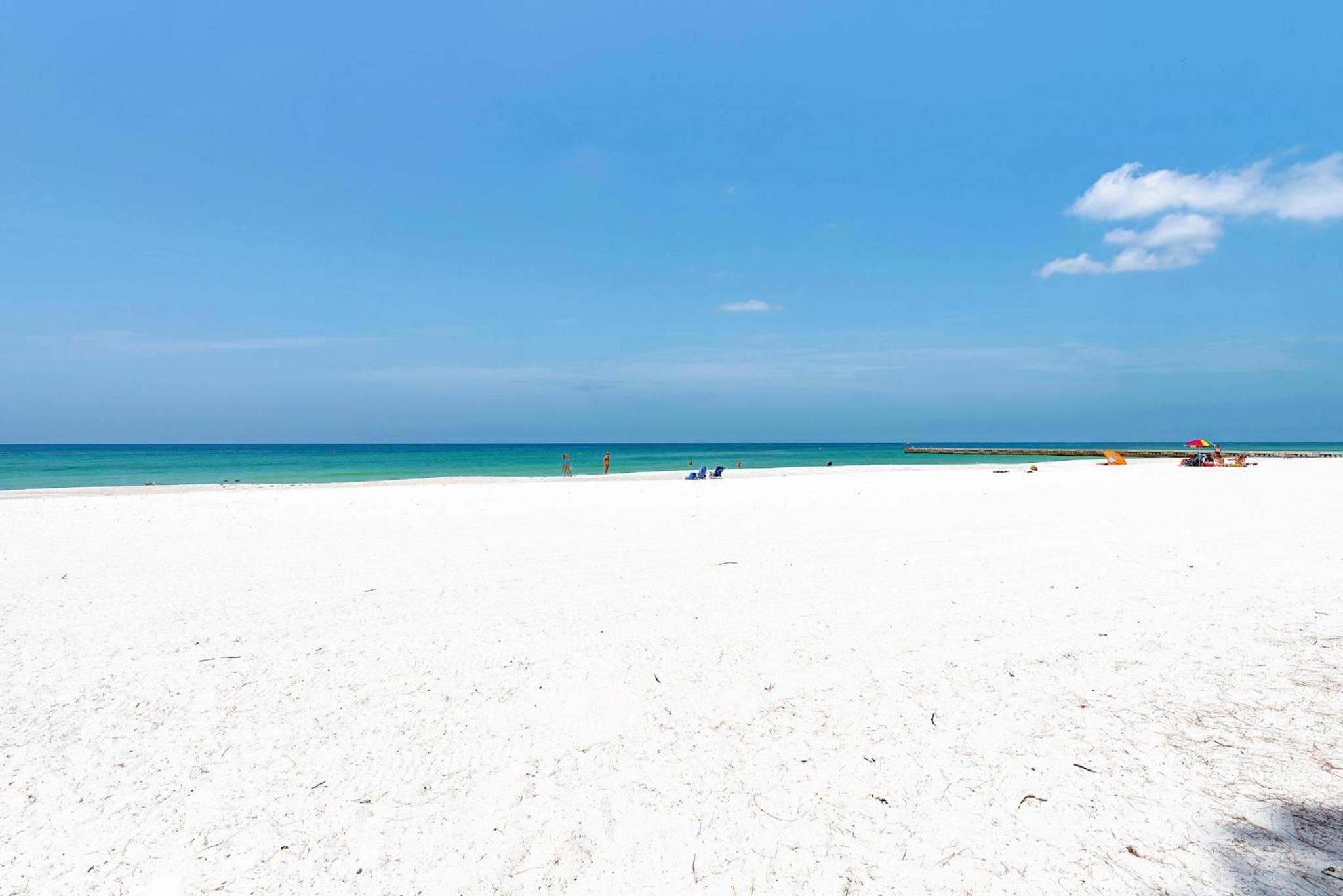 Anna Maria Island Runaway Tropical Dream-One Minute Walk To The Beach-Heated Pool view 4