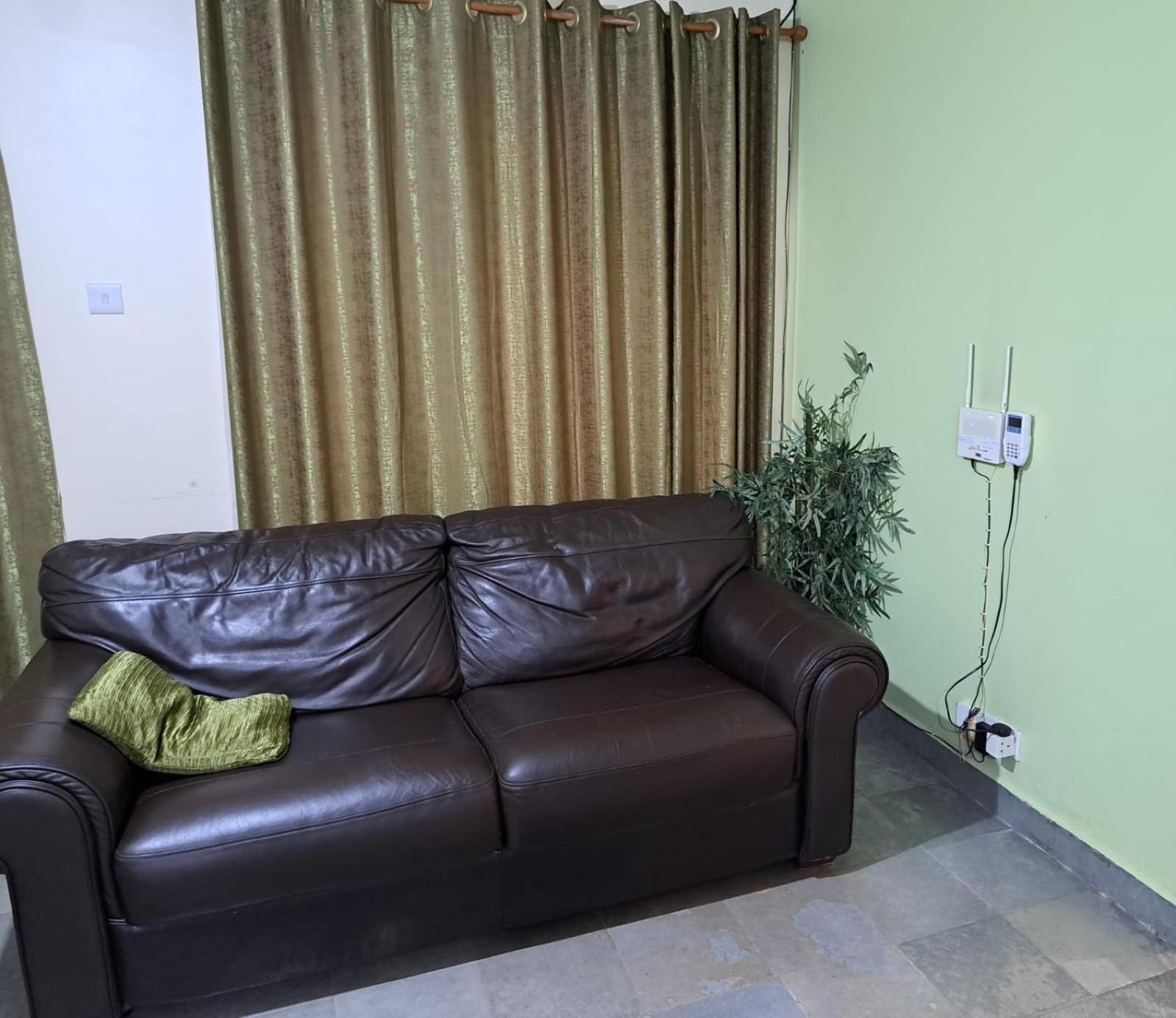 Mfalme House, Ngoingwa Estate, 100 Metres from Thika-Mangu Rd, Close to Thika City Centre - Free Parking, Fast Wi-Fi, Smart TV, 2 Bedrooms Perfect for a Fa view 4