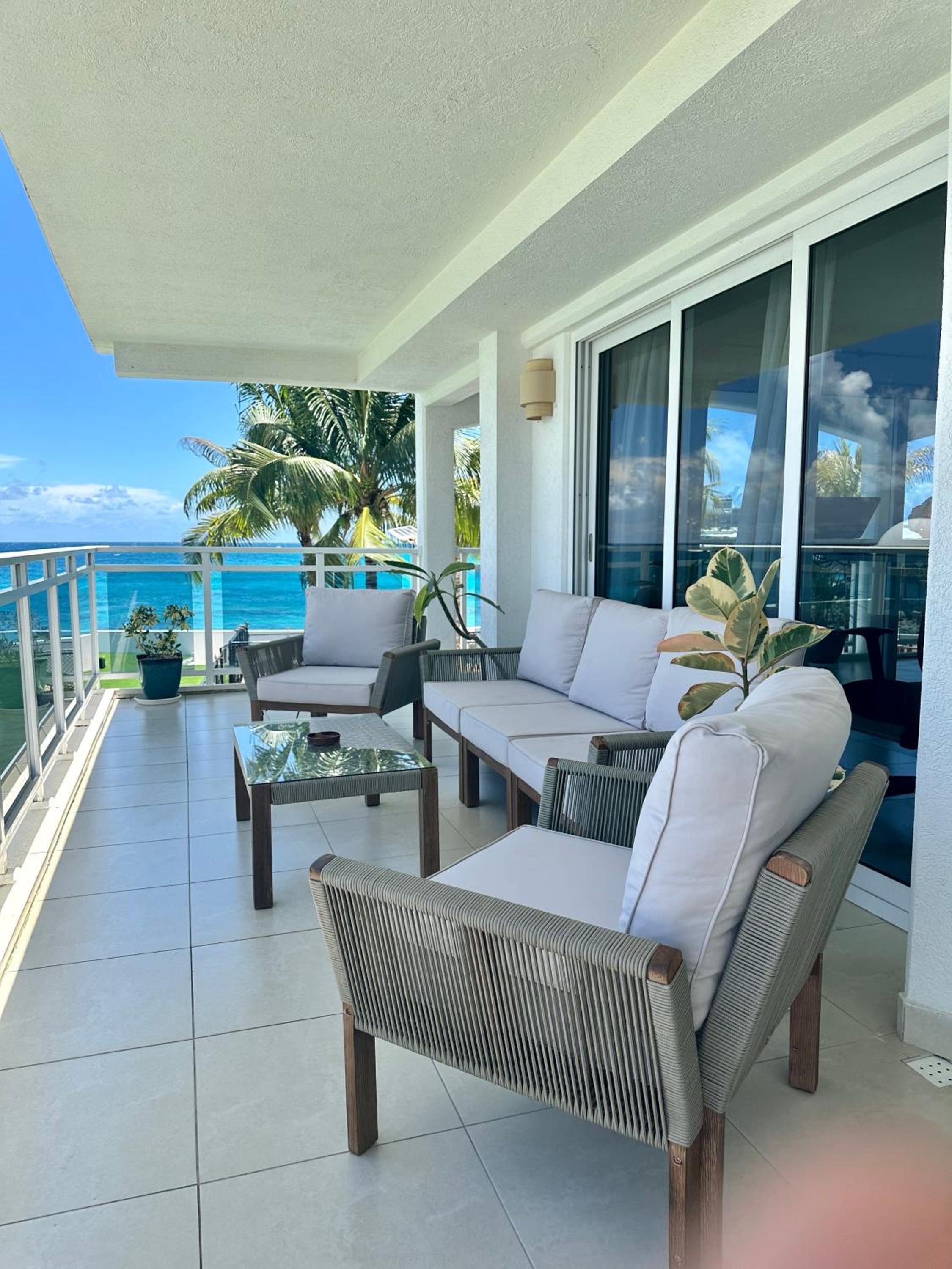 Maho Beach Ocean View Corner Suite view 3