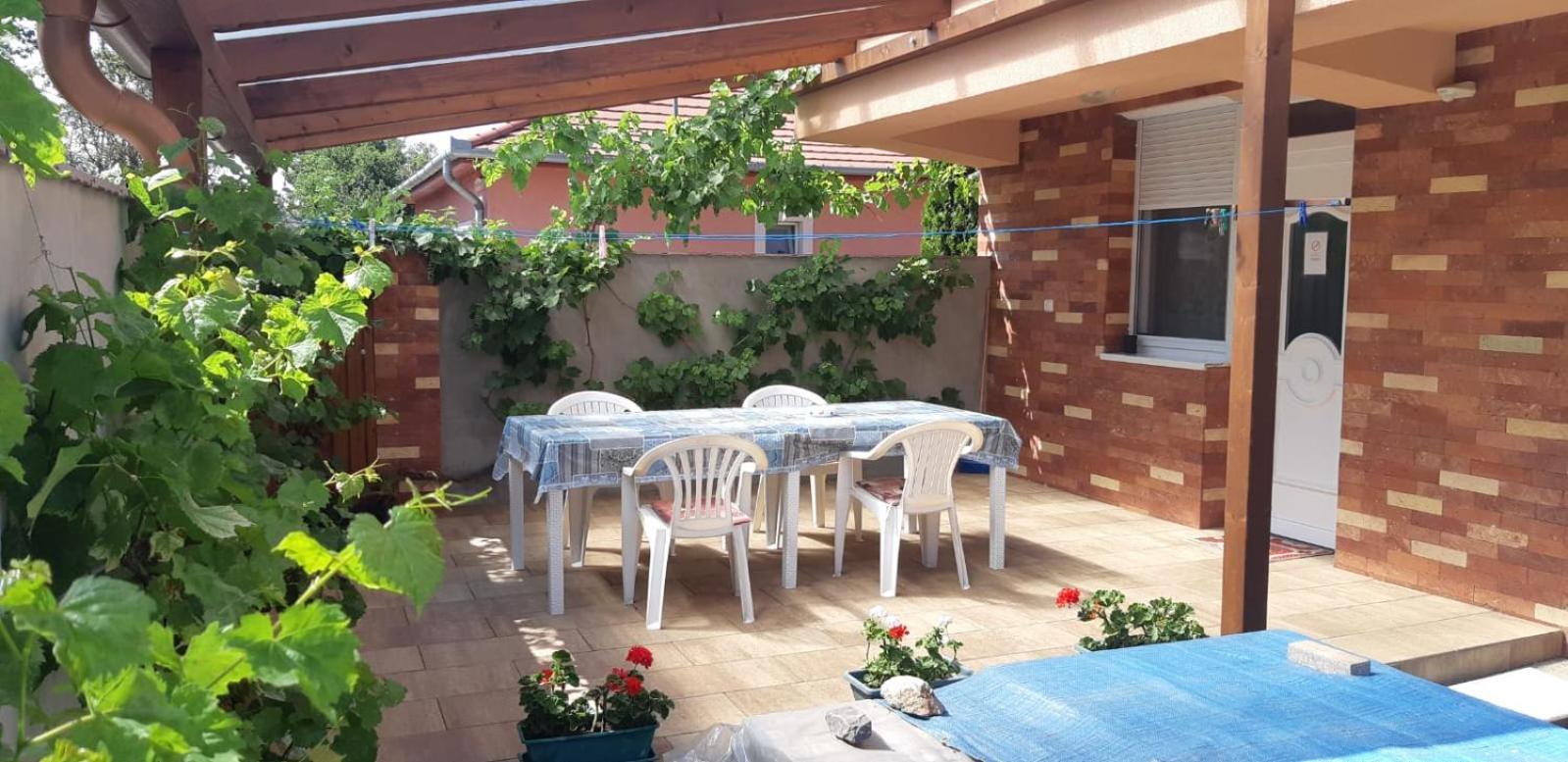 Sunshine Apartment view 4
