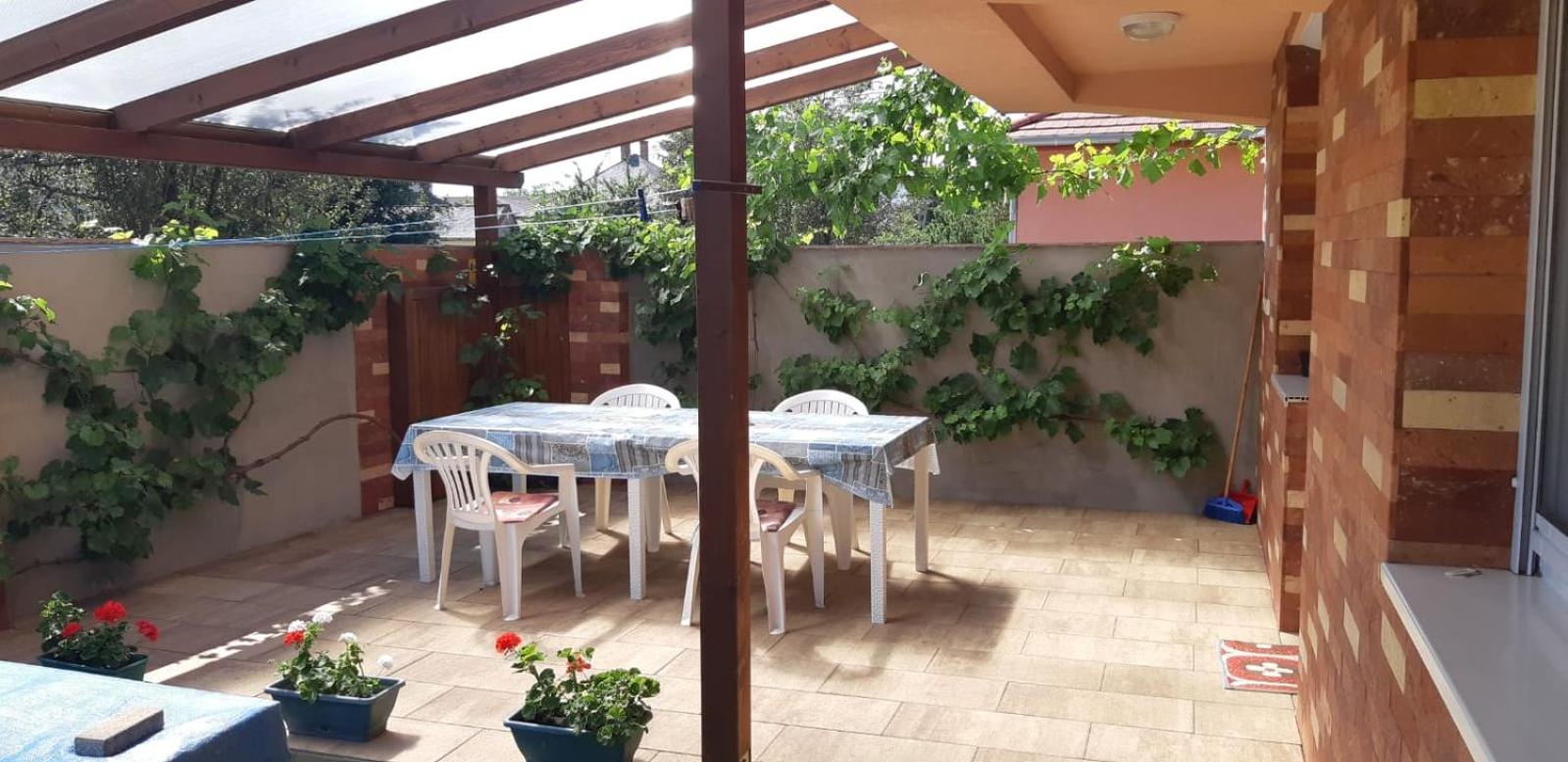 Sunshine Apartment view 5