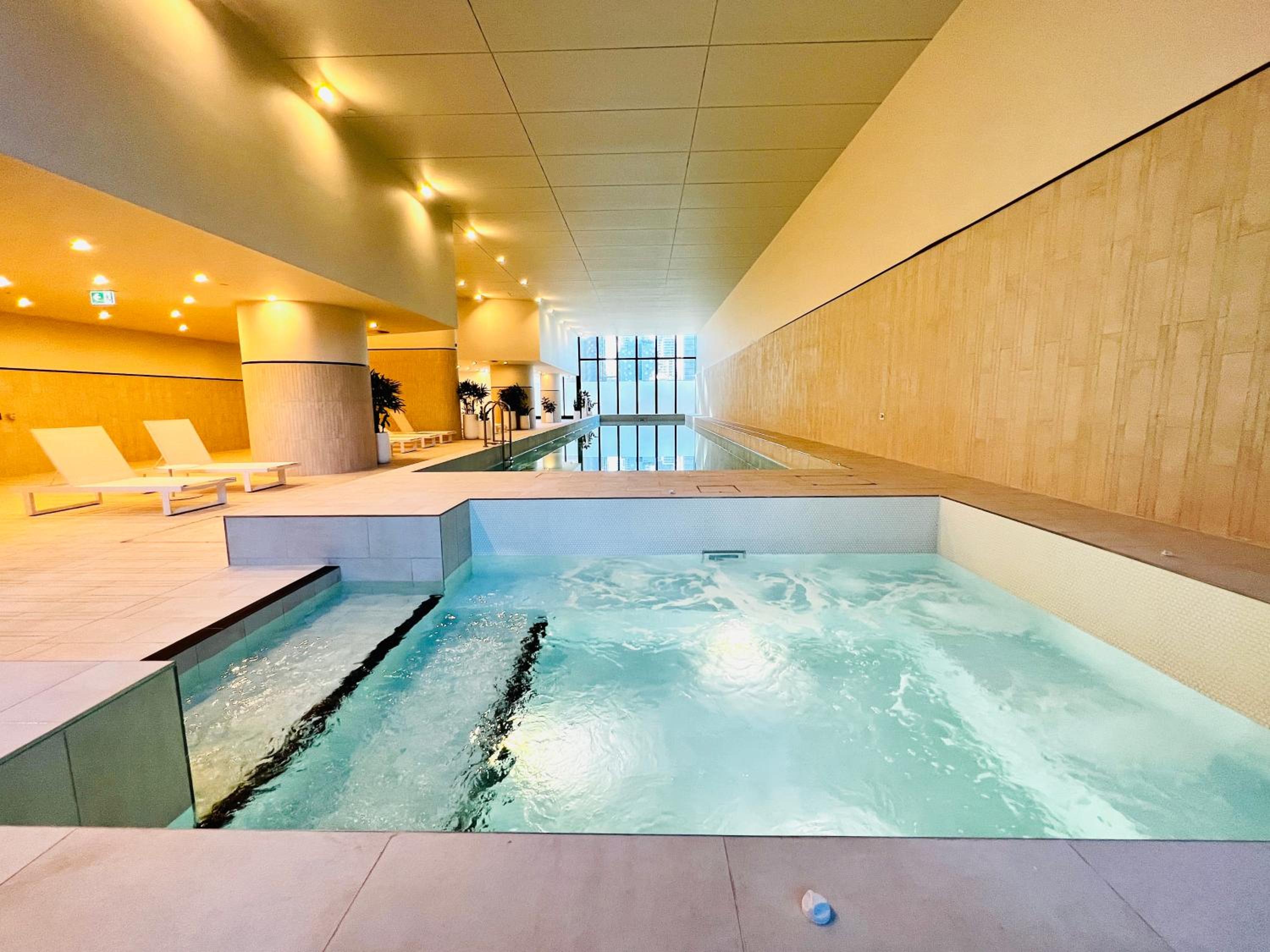Luxury Indoor Pool, Jacuzzi, Sauna and Steam