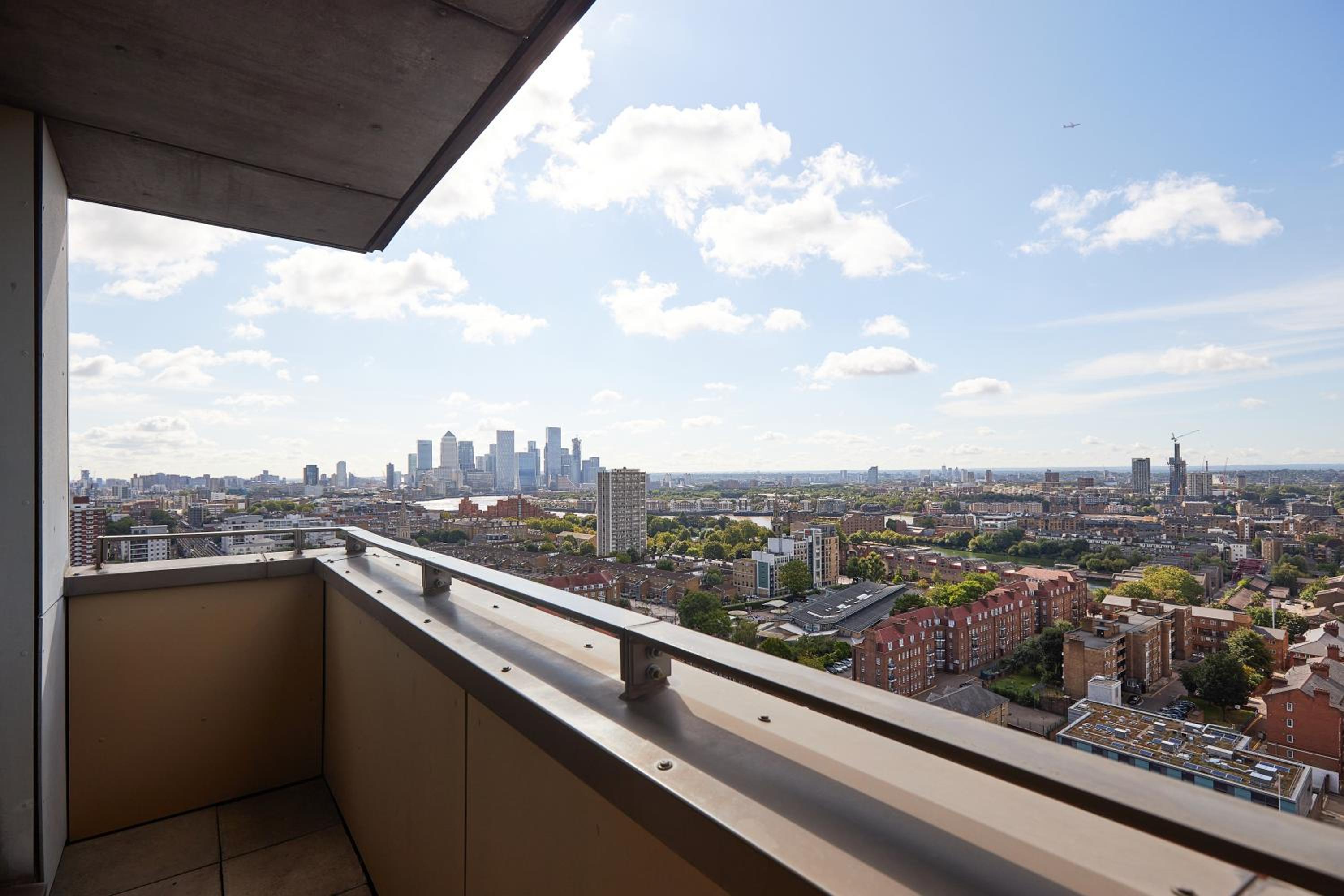 London City View Apartment, short walk to Tower Bridge, Free Parking
