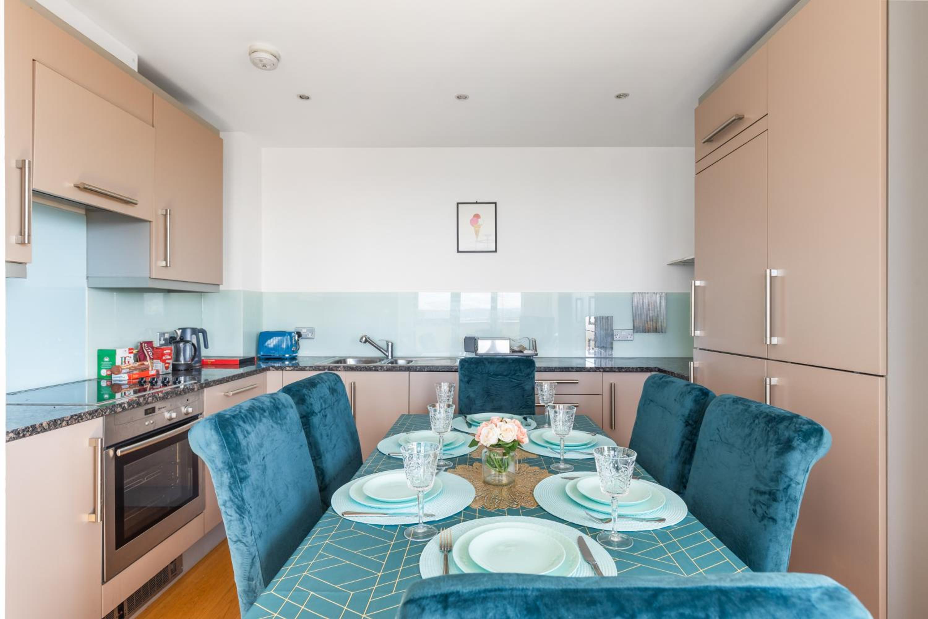London City View Apartment, short walk to Tower Bridge, Free Parking