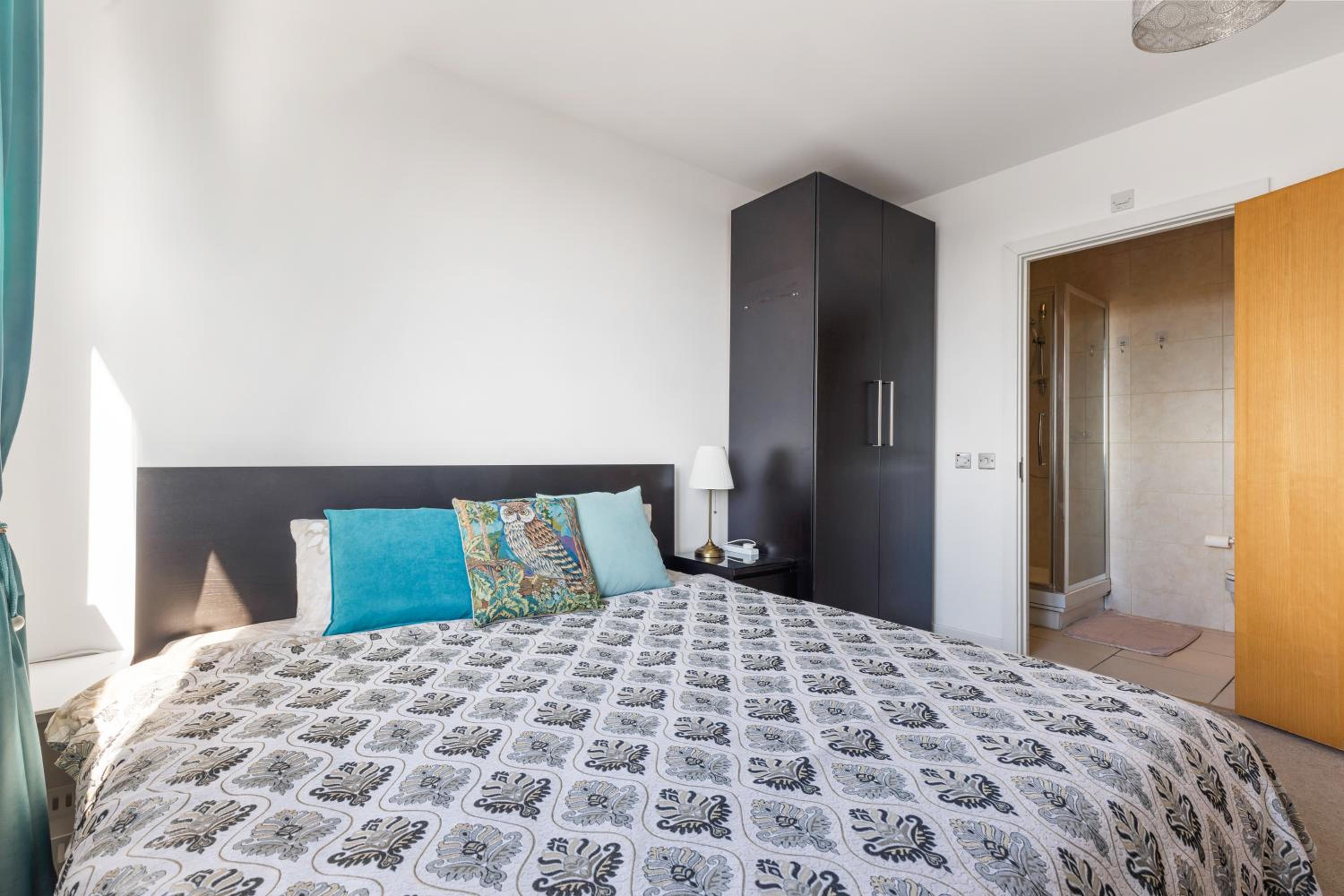 London City View Apartment, short walk to Tower Bridge, Free Parking