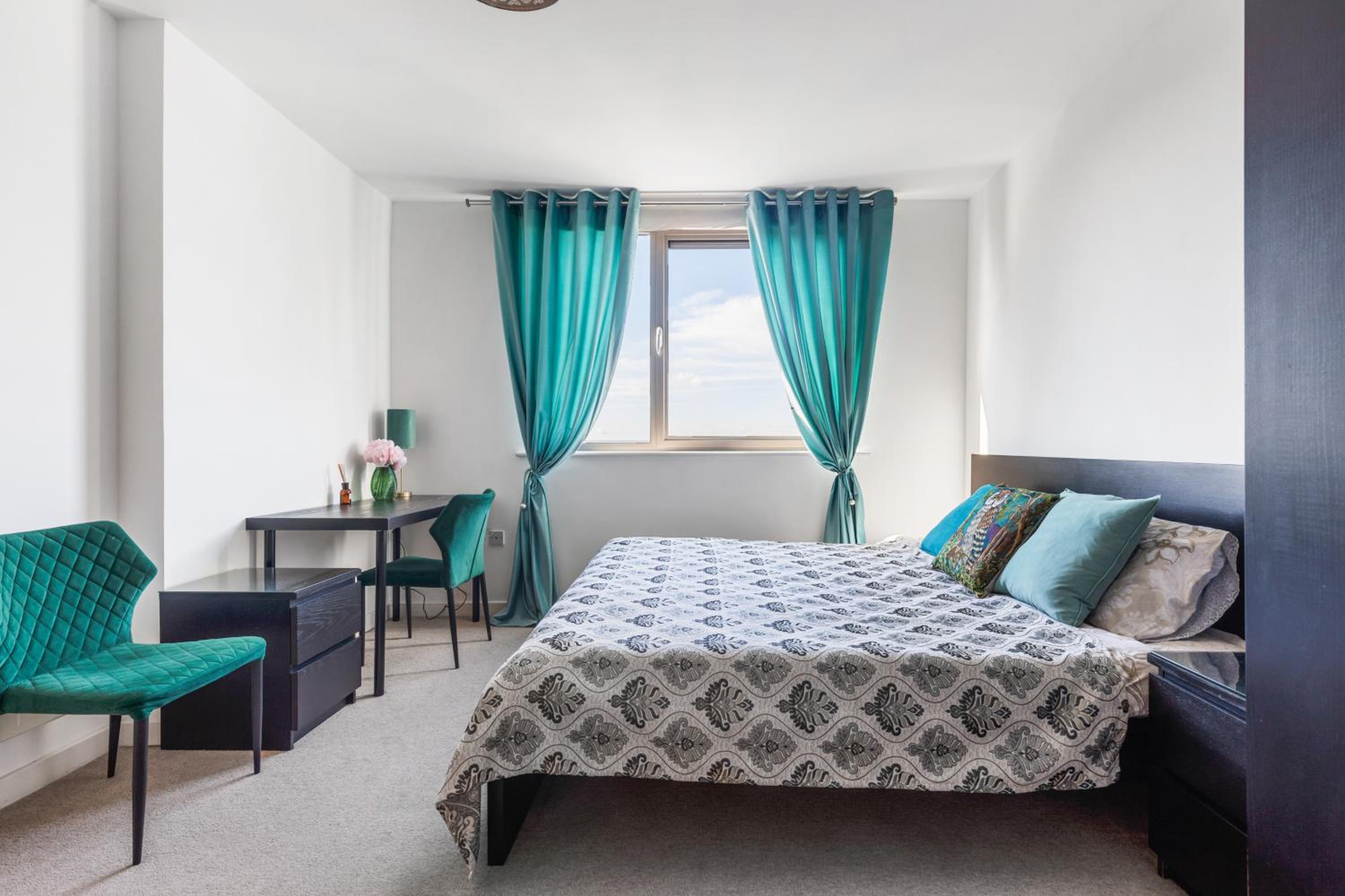 London City View Apartment, short walk to Tower Bridge, Free Parking