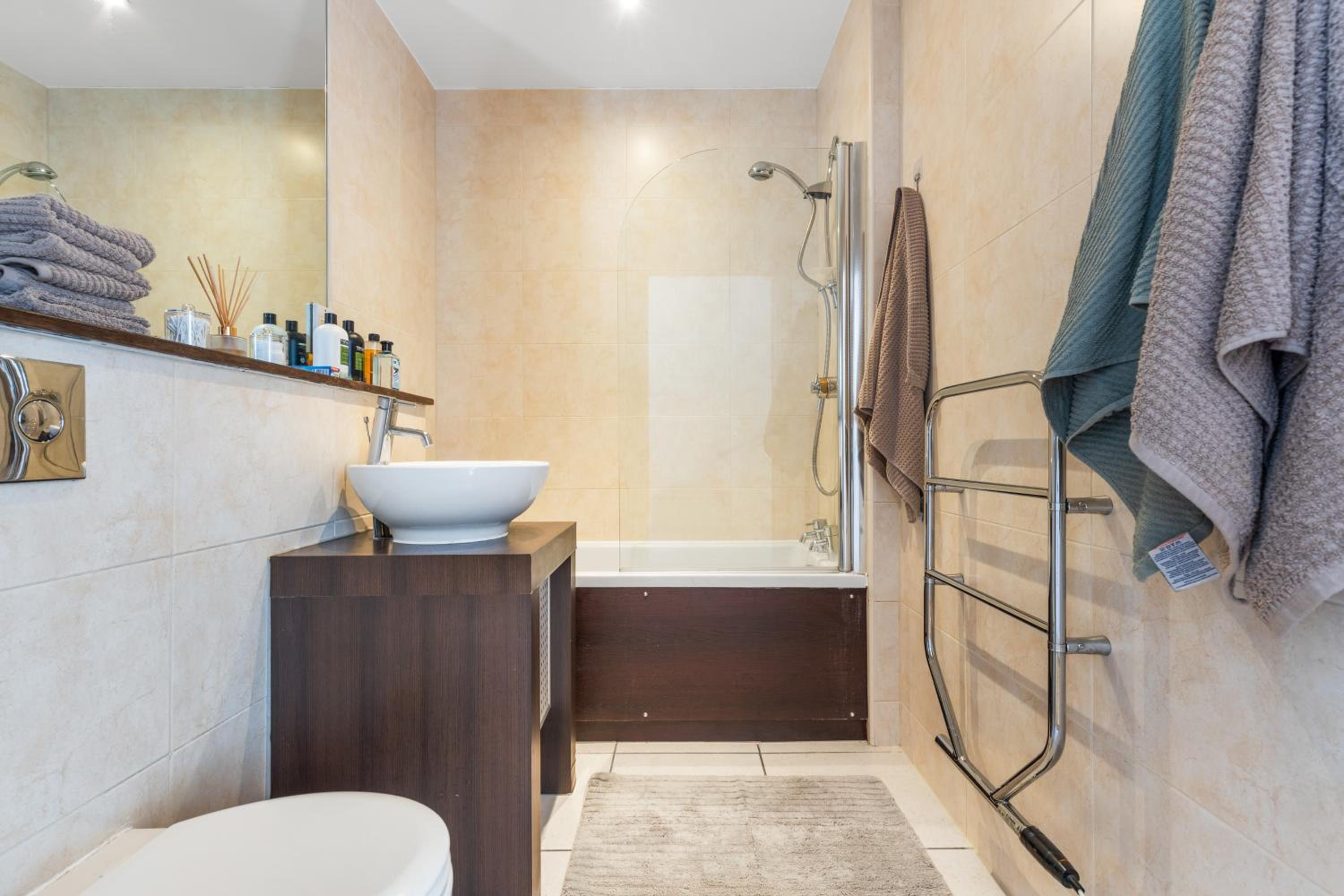 London City View Apartment, short walk to Tower Bridge, Free Parking