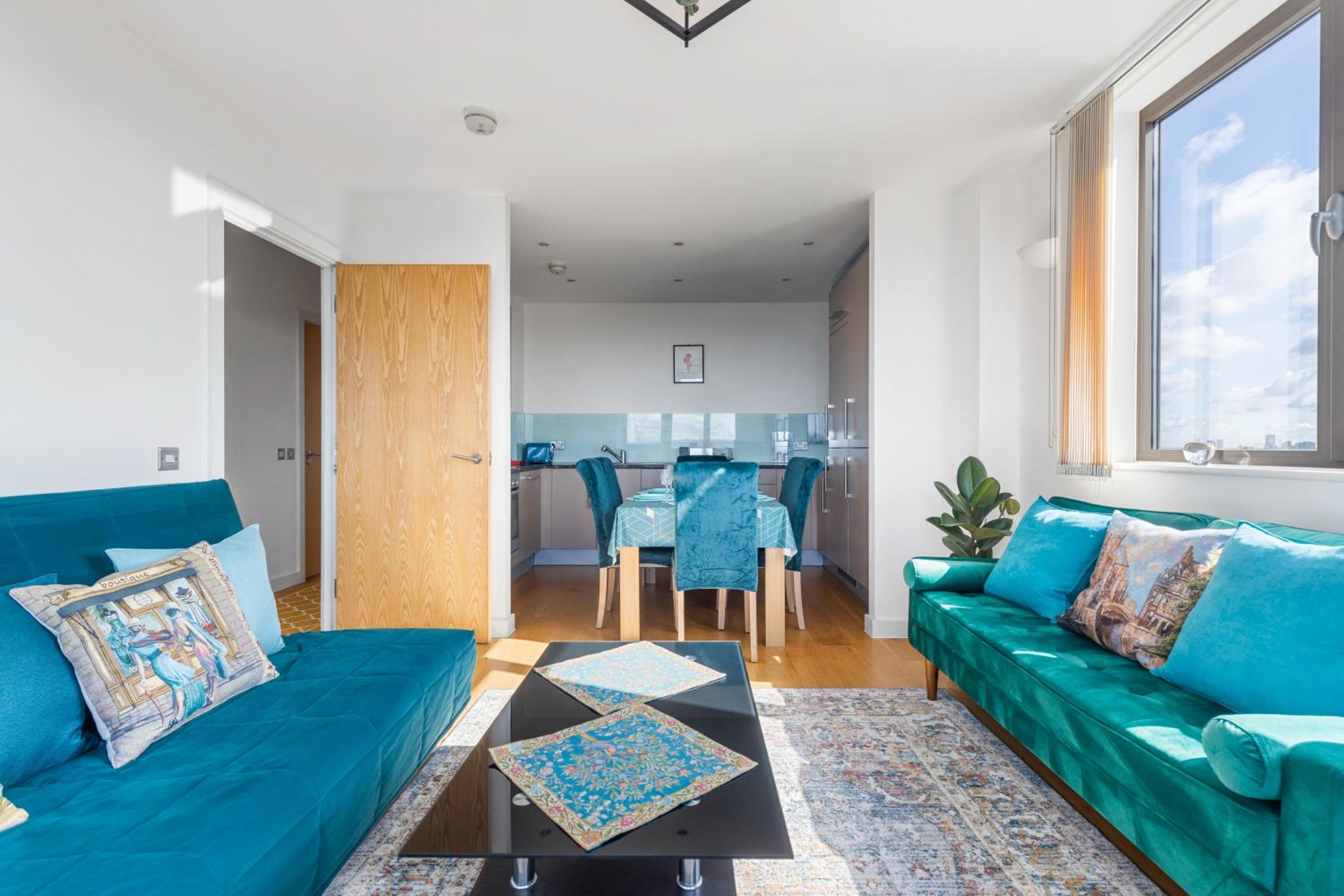 London City View Apartment, short walk to Tower Bridge, Free Parking