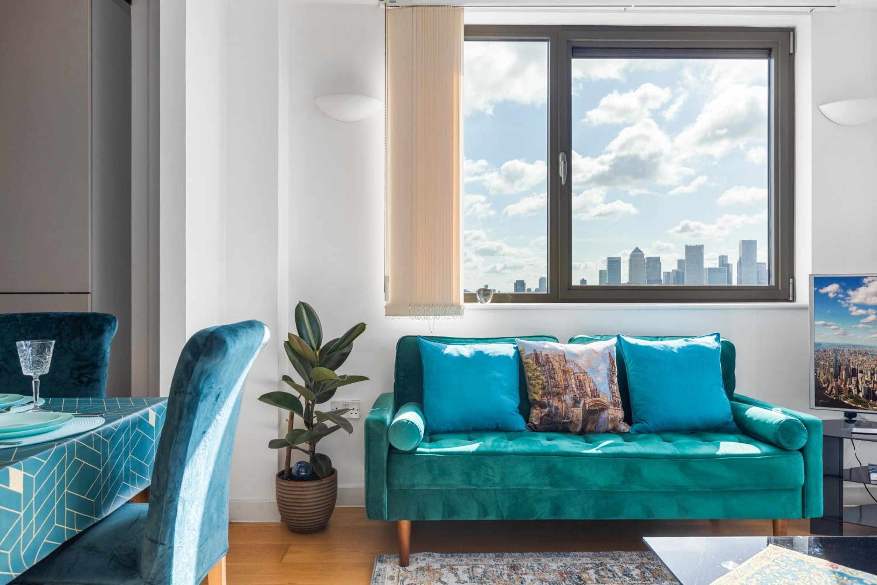 London City View Apartment, short walk to Tower Bridge, Free Parking