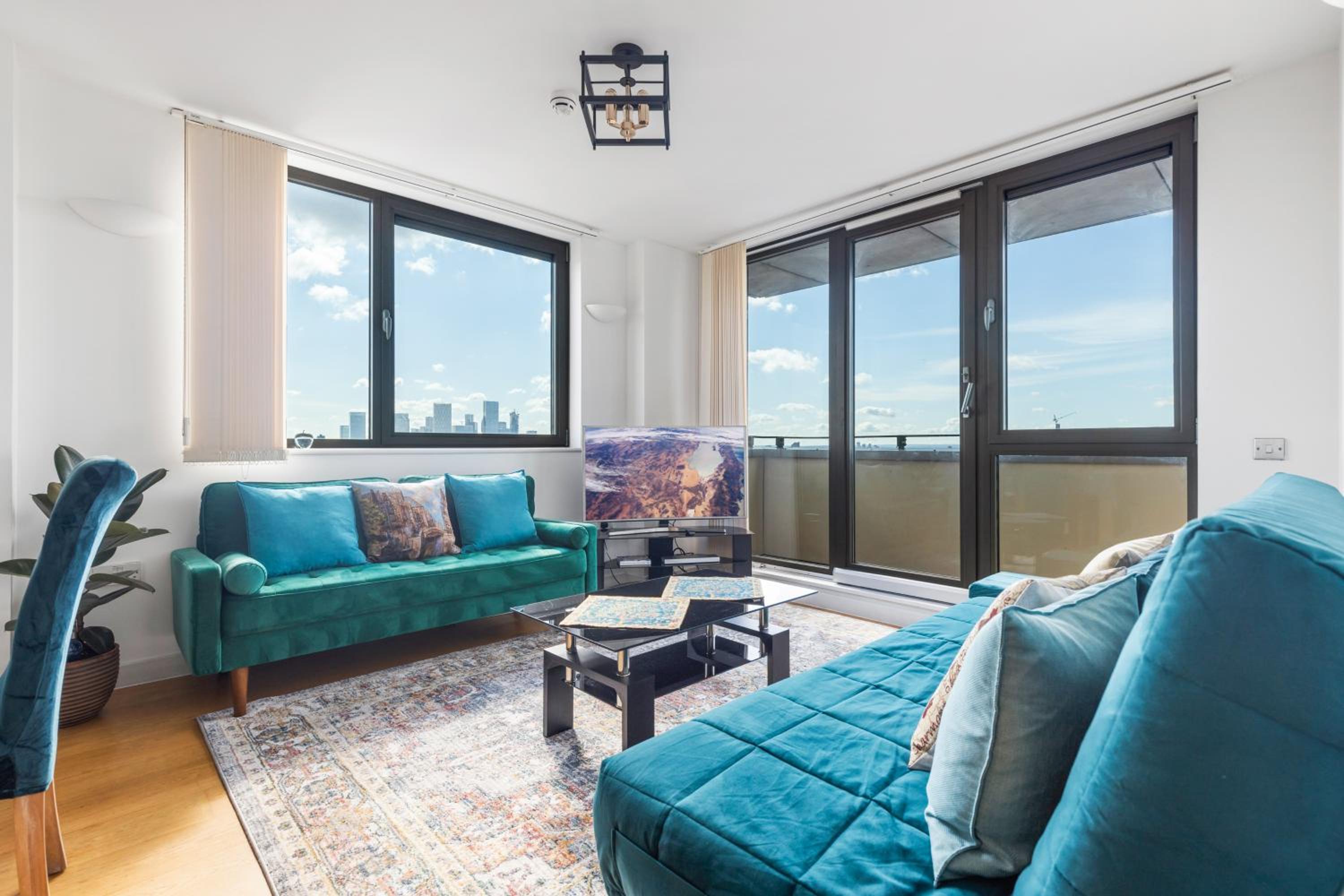 London City View Apartment, short walk to Tower Bridge, Free Parking