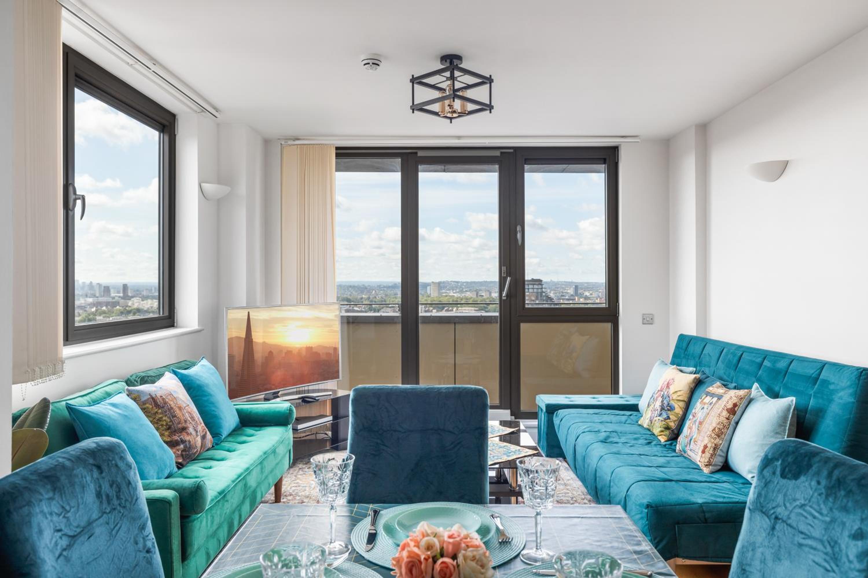 London City View Apartment, short walk to Tower Bridge, Free Parking