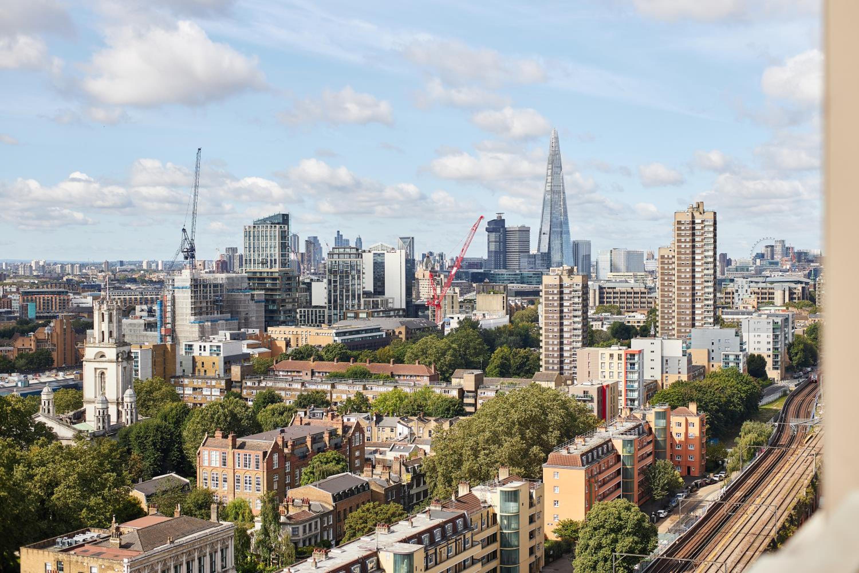 London City View Apartment, short walk to Tower Bridge, Free Parking