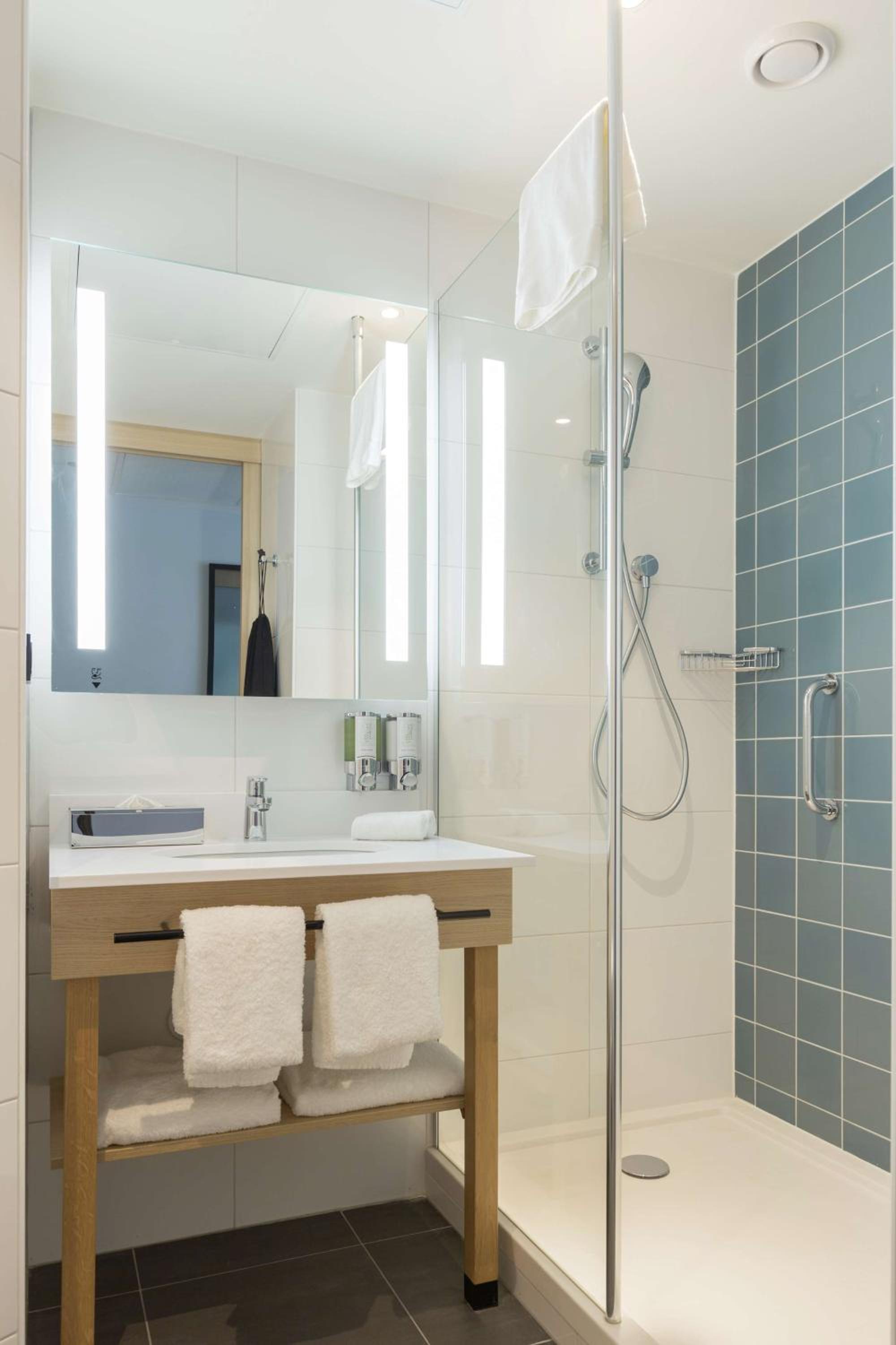 Utrecht Vacations - Hampton By Hilton Utrecht Centraal Station - Property Image 2