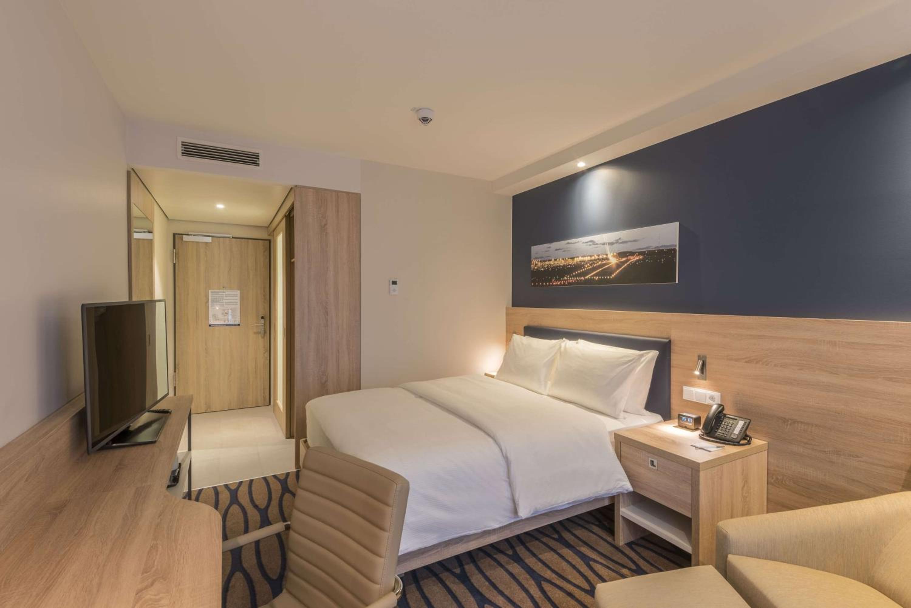 Hampton By Hilton Frankfurt Airport - Property Image 8