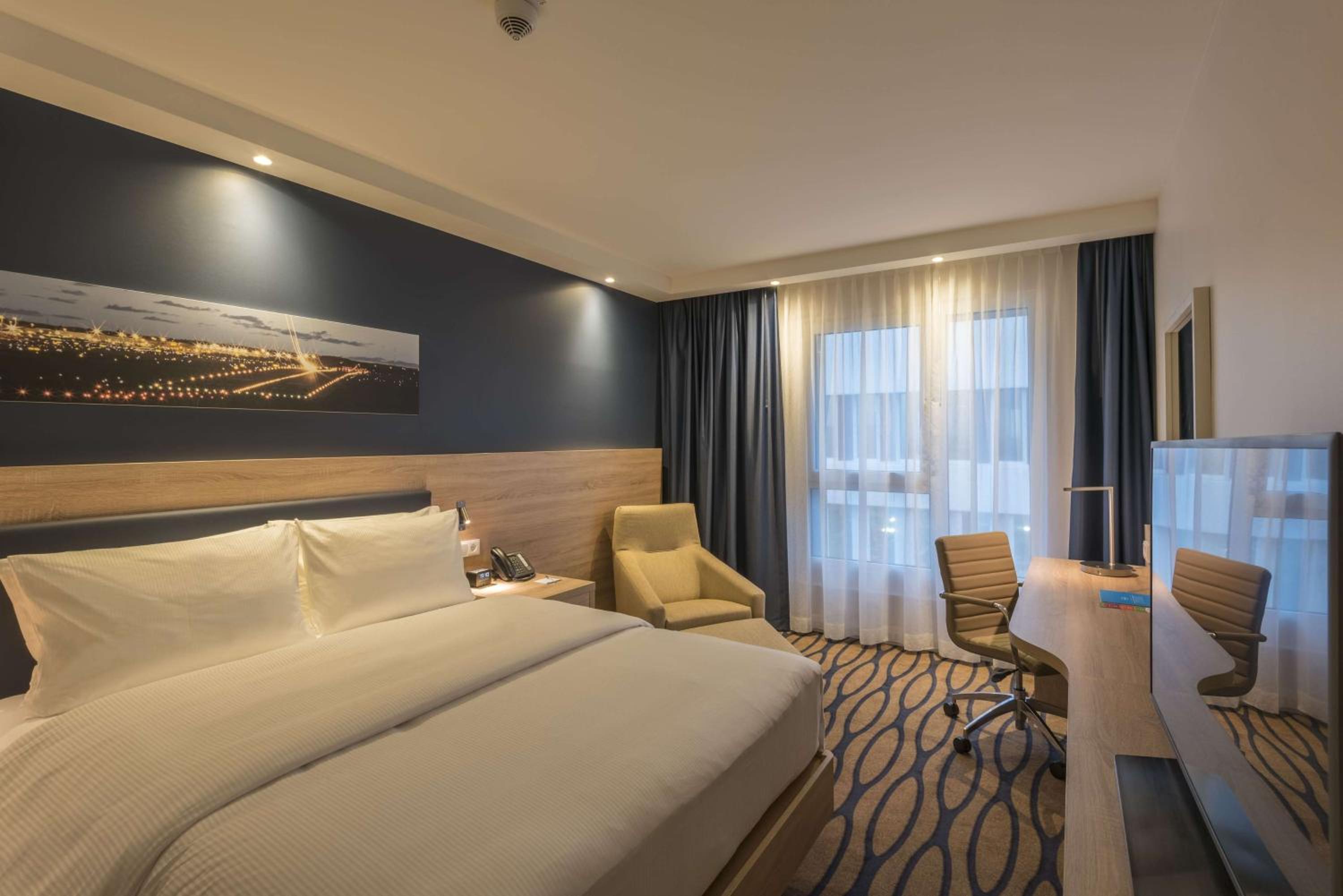 Hampton By Hilton Frankfurt Airport - Property Image 2