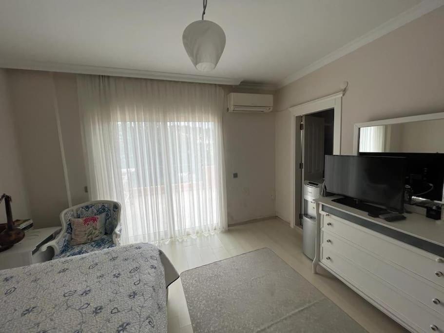 Alaçatı çarşıda, özel havuzlu 4 odalı villa